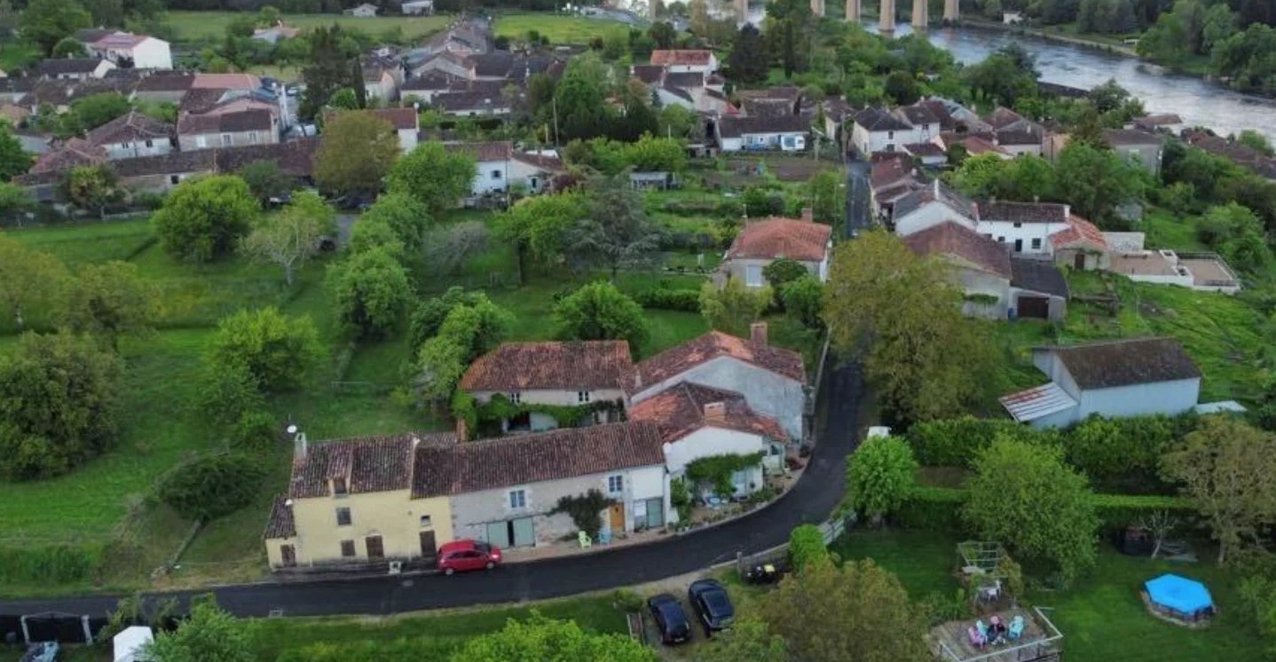 Gite/Chambre d’Hôte with additional potential, Poitou-Charentes – France – BVI79216