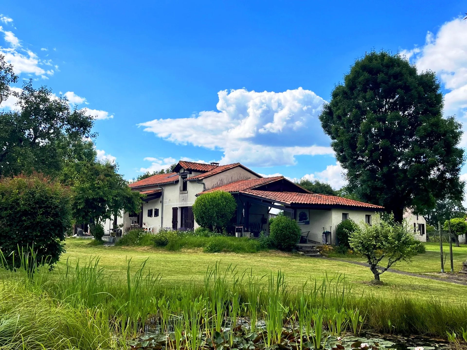 Charming property with pool, in a quiet hamlet, Aquitaine – France – BVI75570