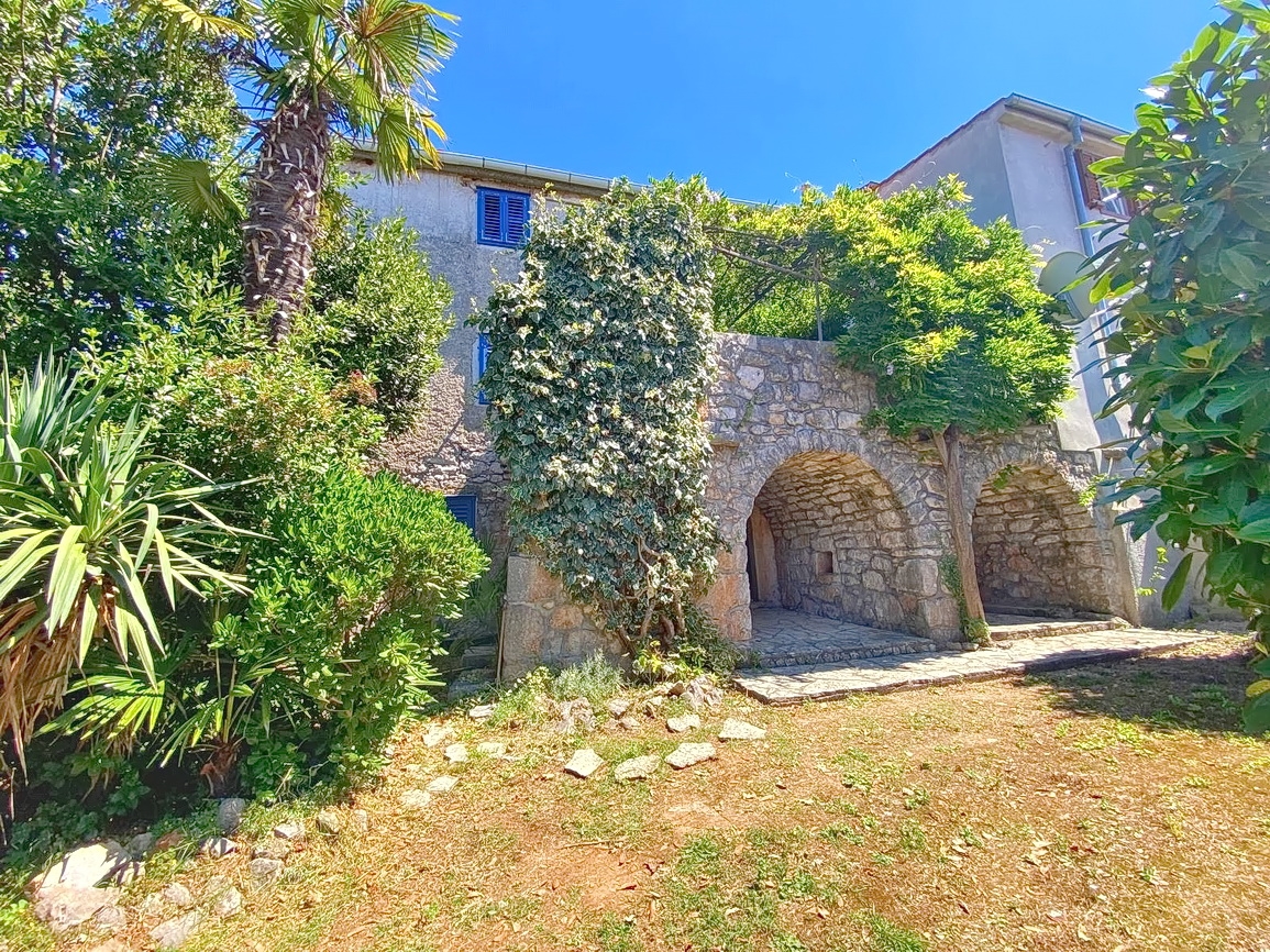 5 bedroom villa in Malinska-Dubašnica, Croatia – 103404