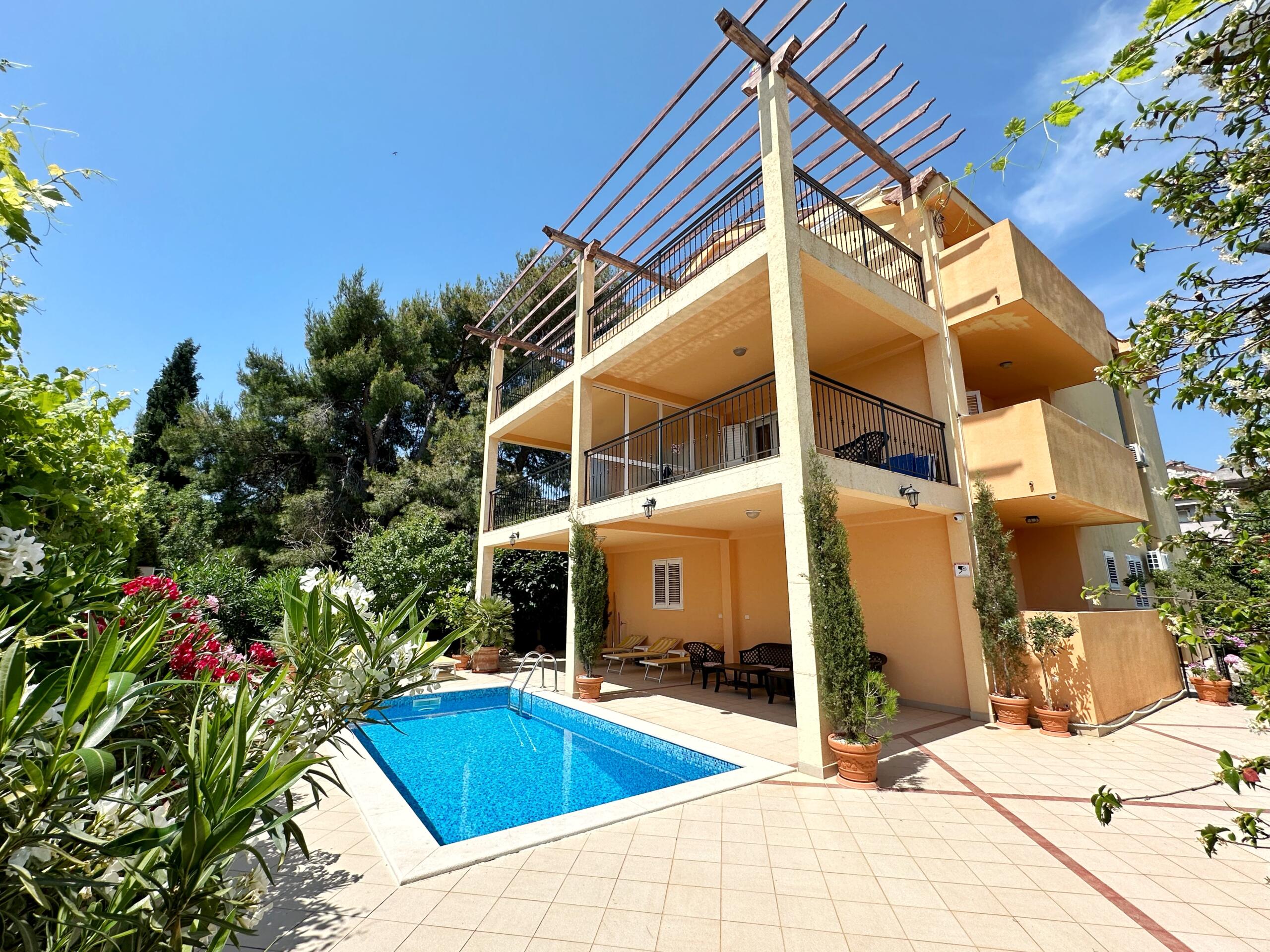 8 bedroom Hotel in Lustica, Montenegro – CMM52961