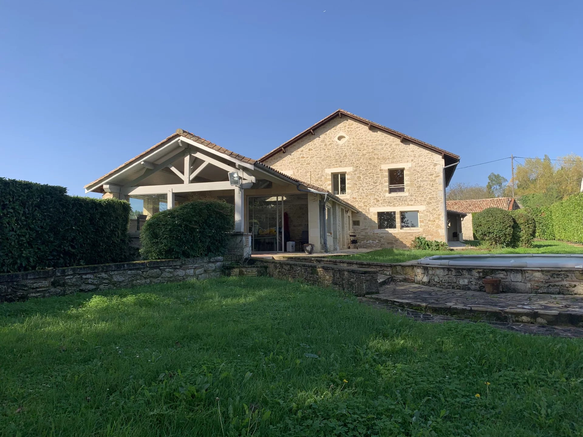 Stone house with 4 bedrooms, outbuilding, swimming pool and pond, Aquitaine – France – BVI74997