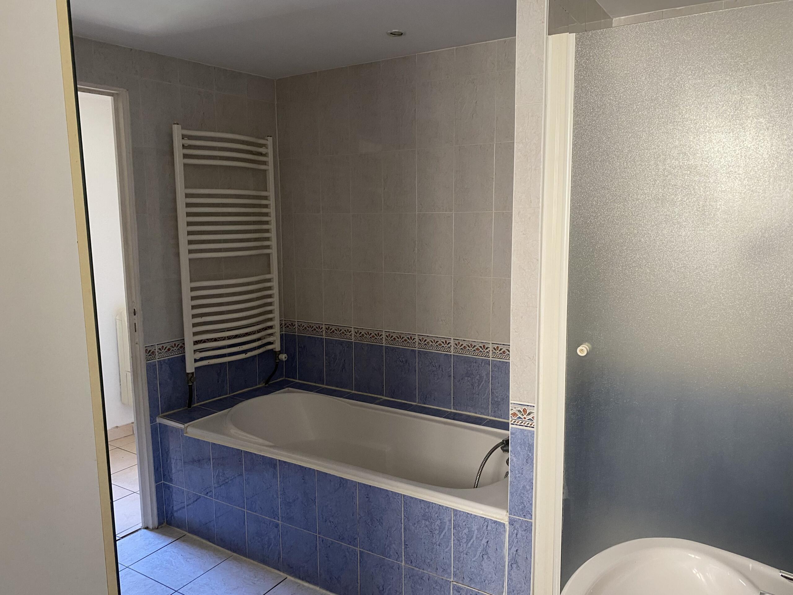 3 bedroom House in Laurens, Herault, France – al195000e