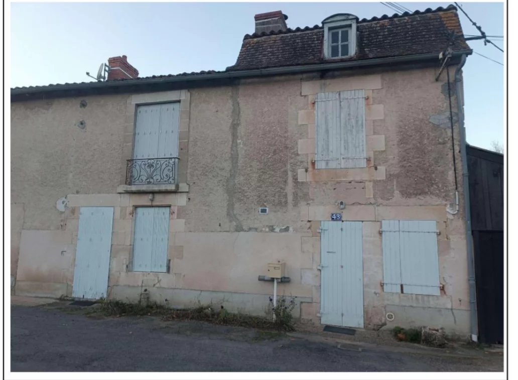 Charming 3-bedroom house with garden, Poitou-Charentes – France – BVI81011