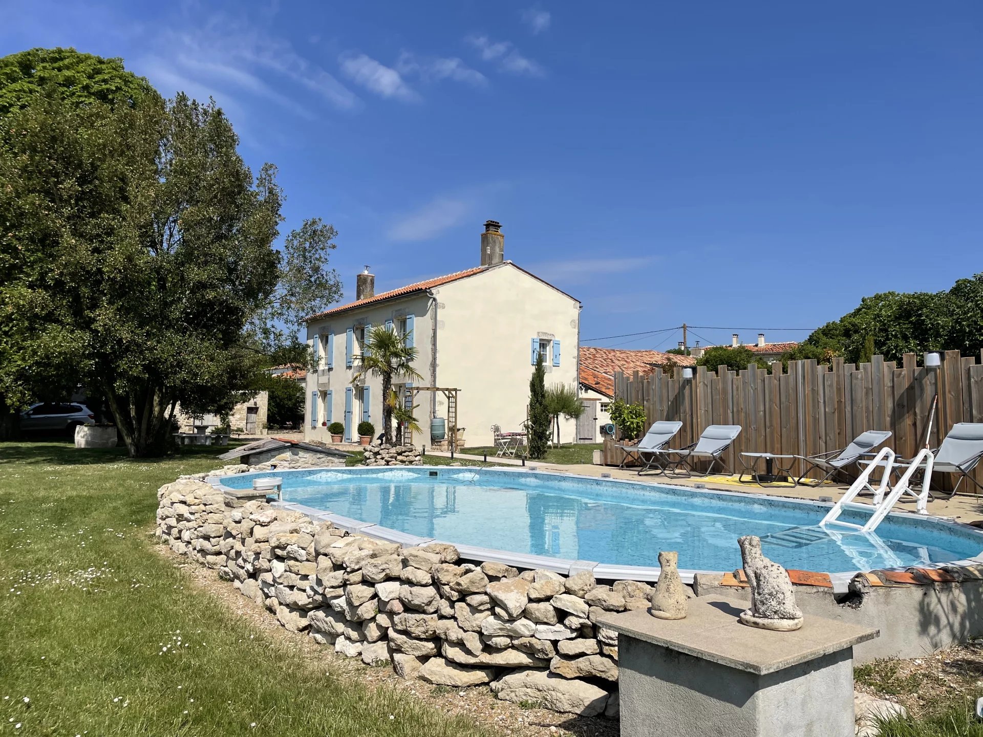 Character home with views, pool and guest house, Poitou-Charentes – France – BVI80664