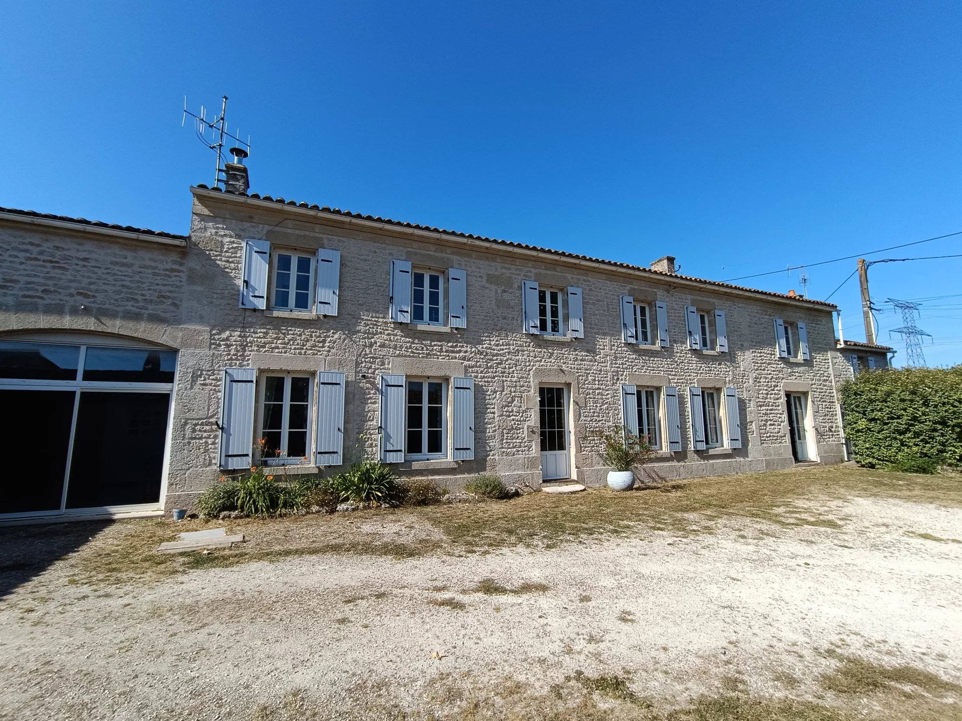 Lovely domaine divided into 4 houses, less than 1h from the sea, Poitou-Charentes – France – BVI81096