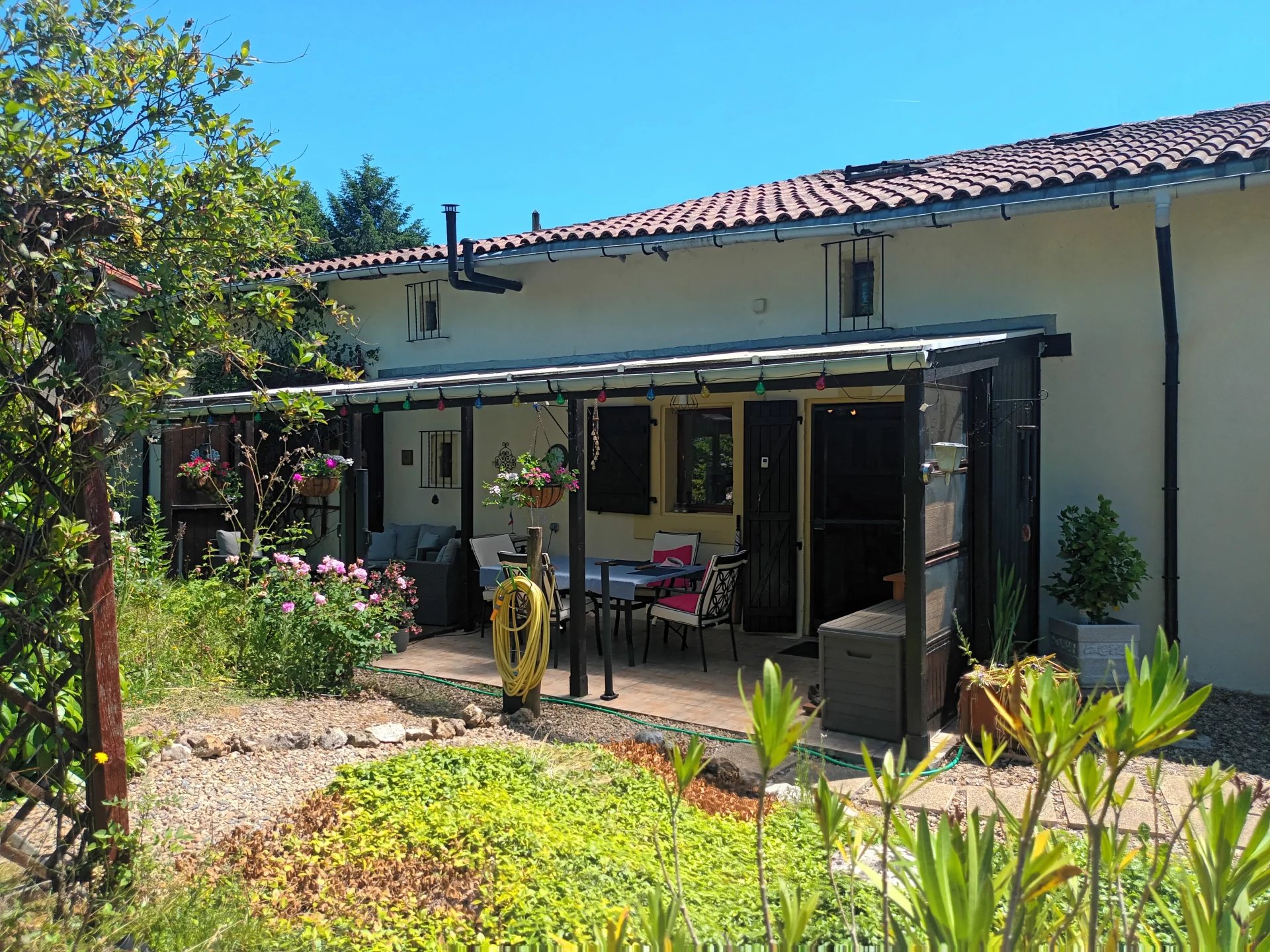 Charming Country Retreat with Space, Style & Sunshine, Poitou-Charentes – France – BVI80733