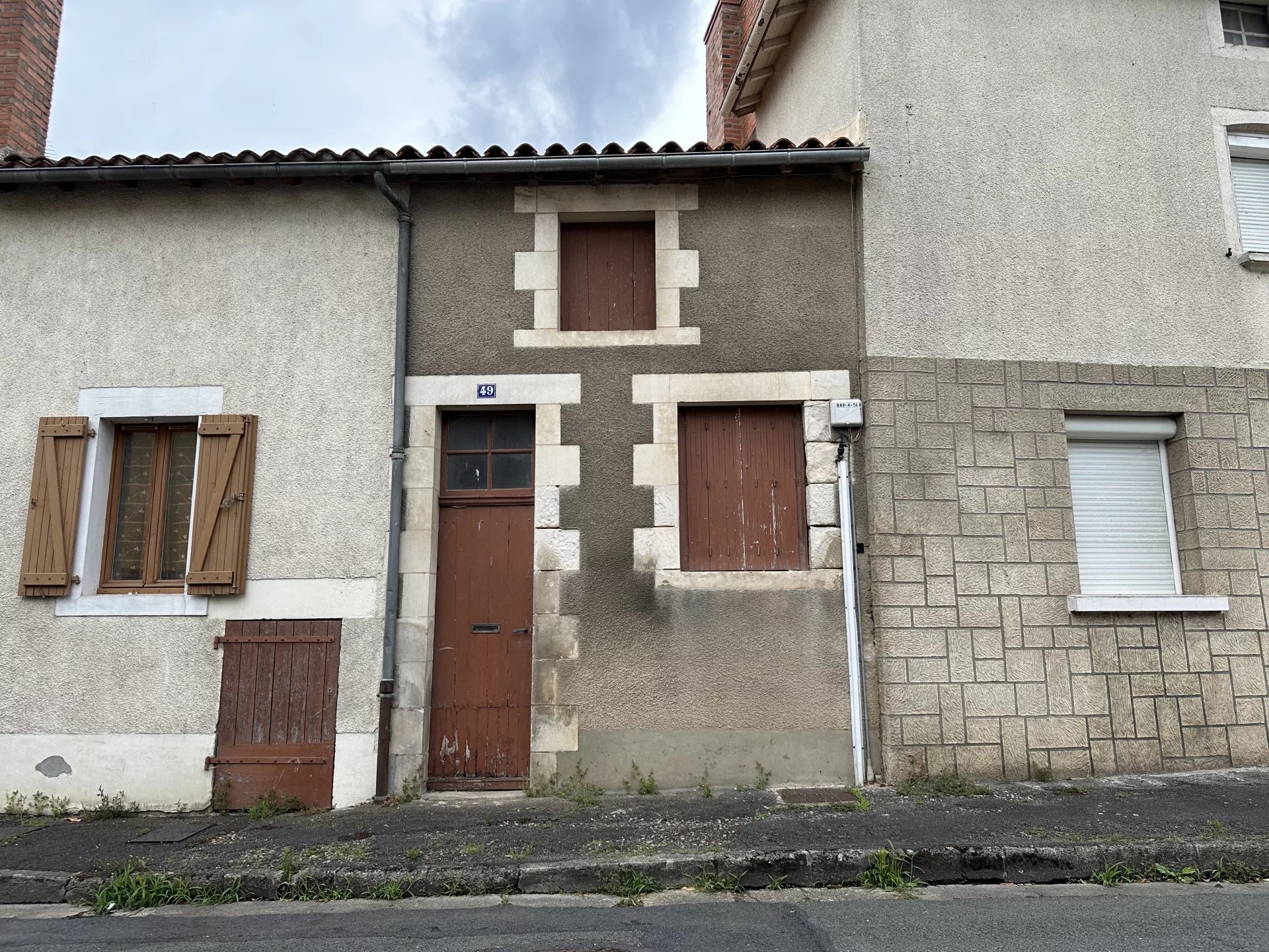 Renovators Dream! Heart of Montmorillon, Poitou-Charentes – France – BVI71040