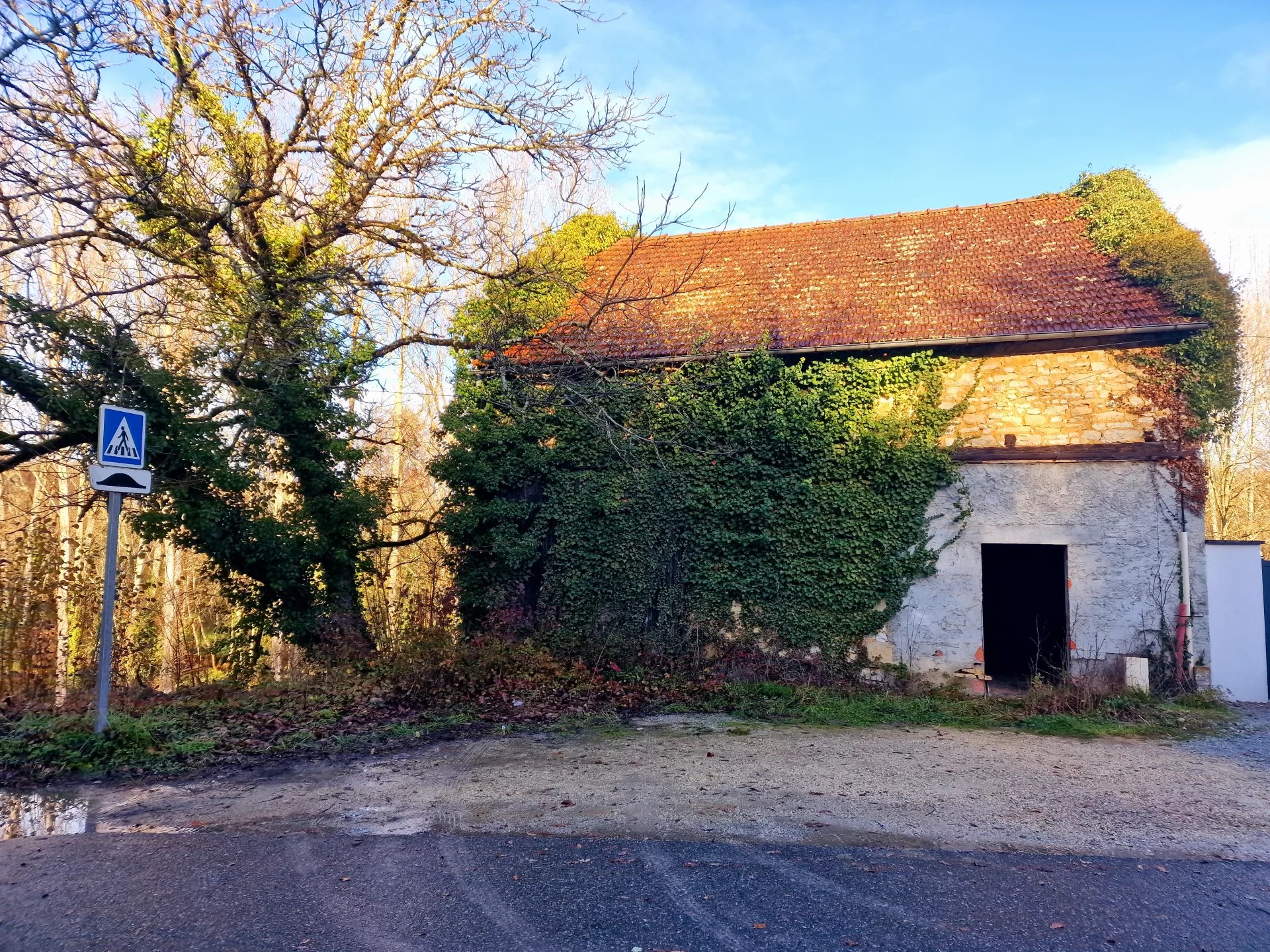 Stone Barn for Renovation with Land and Stream – Village Edge, Midi-Pyrénées – France – BVI78444