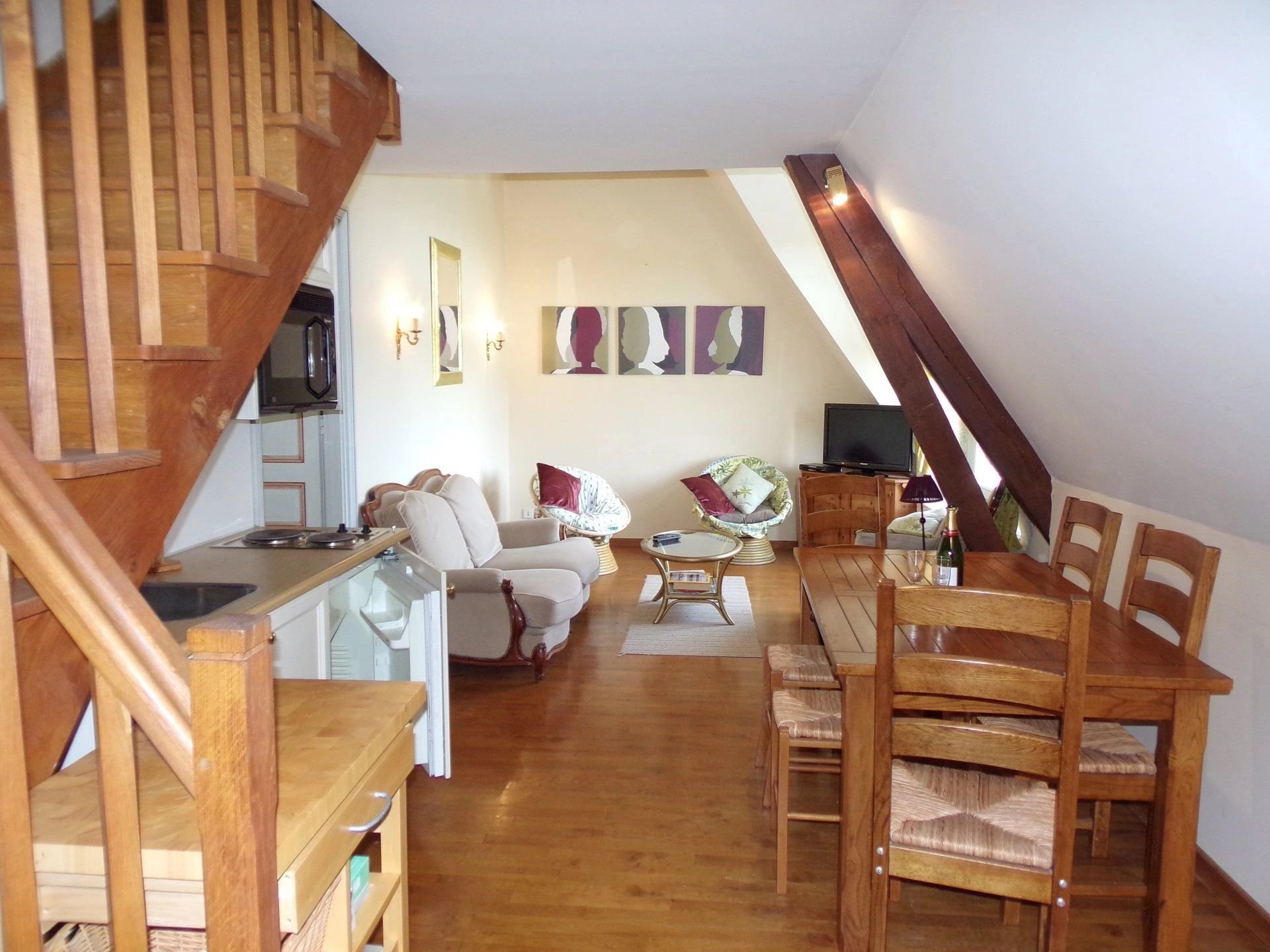 Duplex apartment in an historic chateau, Poitou-Charentes – France – BVI58524