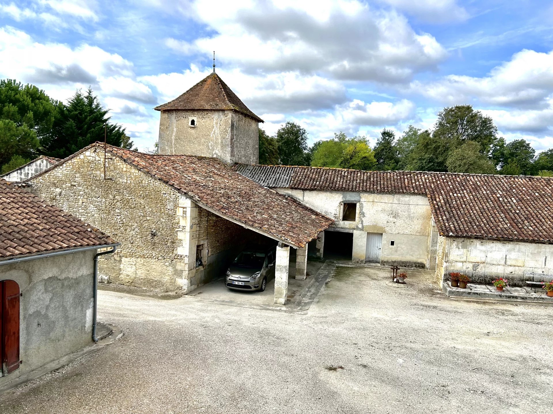 Stone farm with internal courtyard dating from 16th century, Poitou-Charentes – France – BVI71594