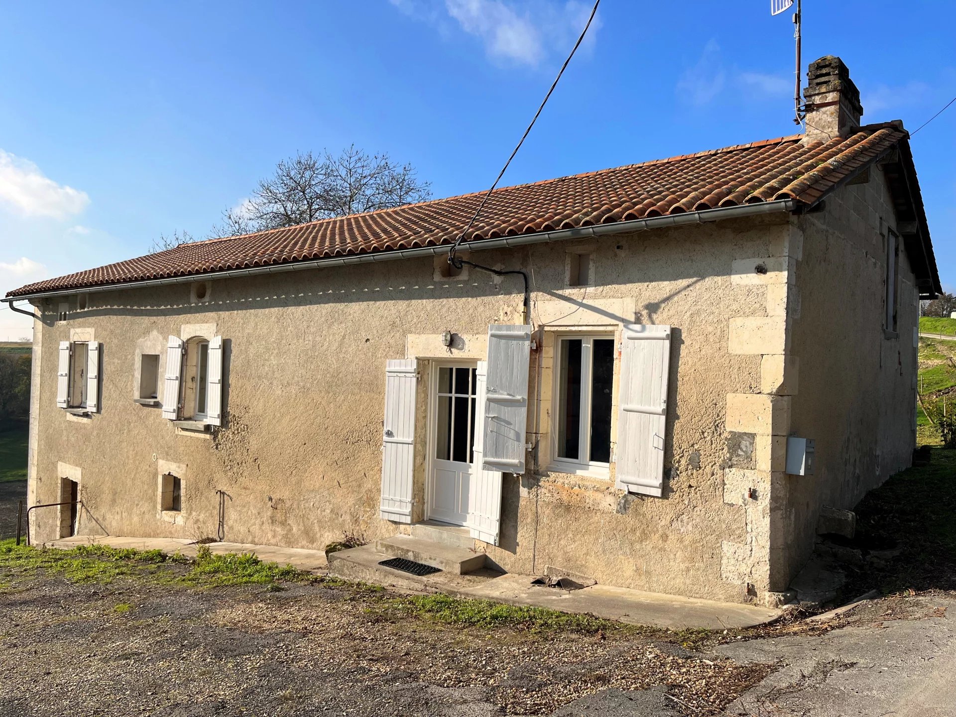 Lovely farmhouse with barn situated in a tranquil location, Aquitaine – France – BVI73144