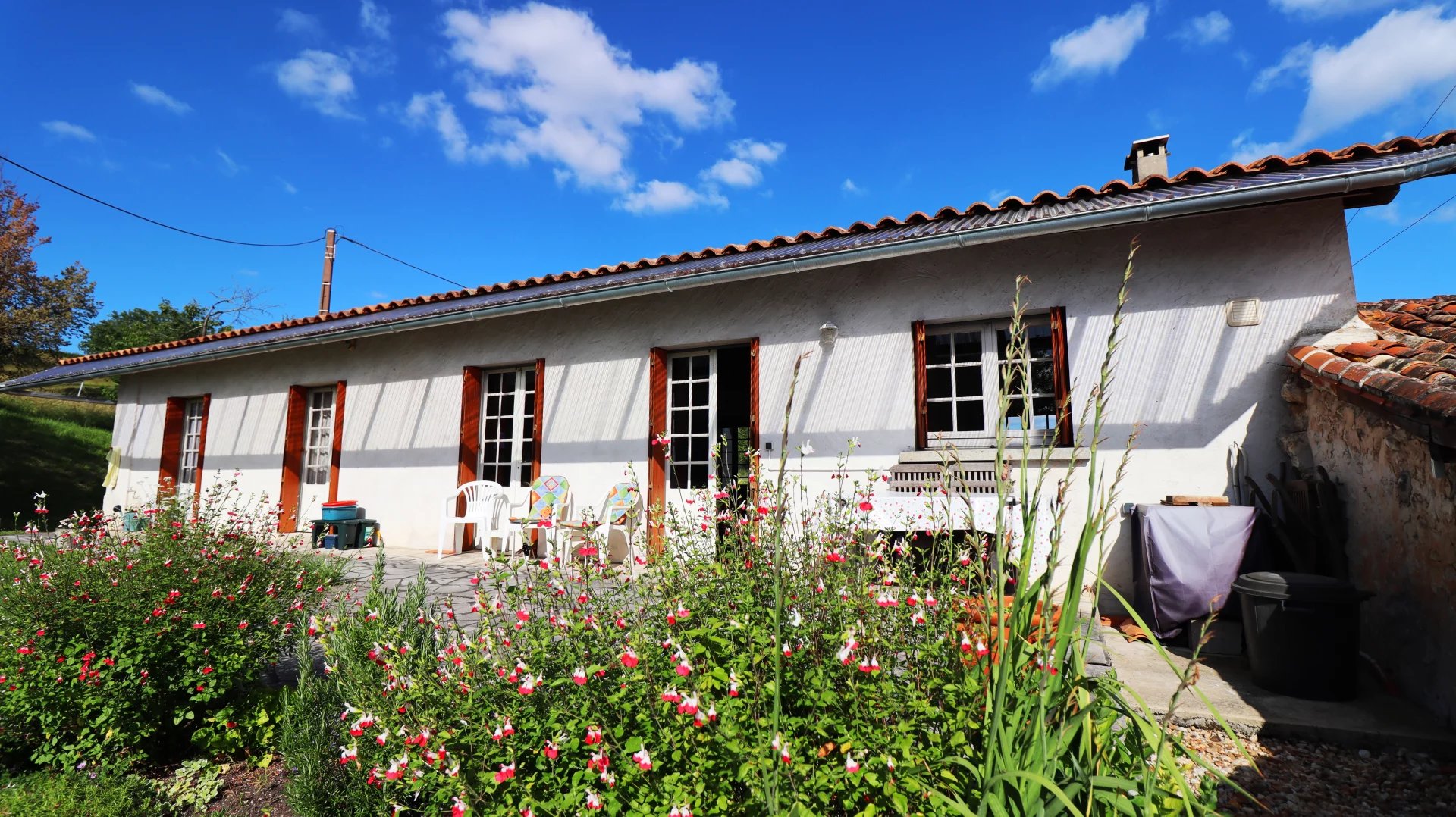 Charming 3-bed property in a quiet hamlet near Ribérac, Aquitaine – France – BVI75839