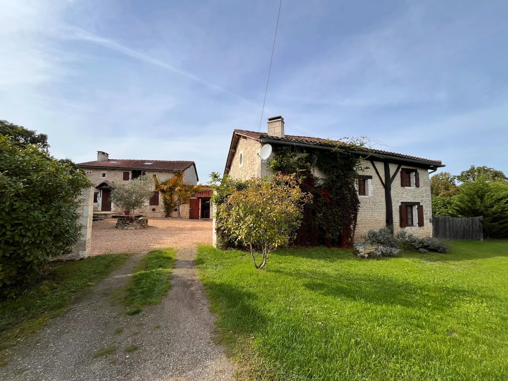 Charming stone property with guest house and swimming pool!, Aquitaine – France – BVI77069