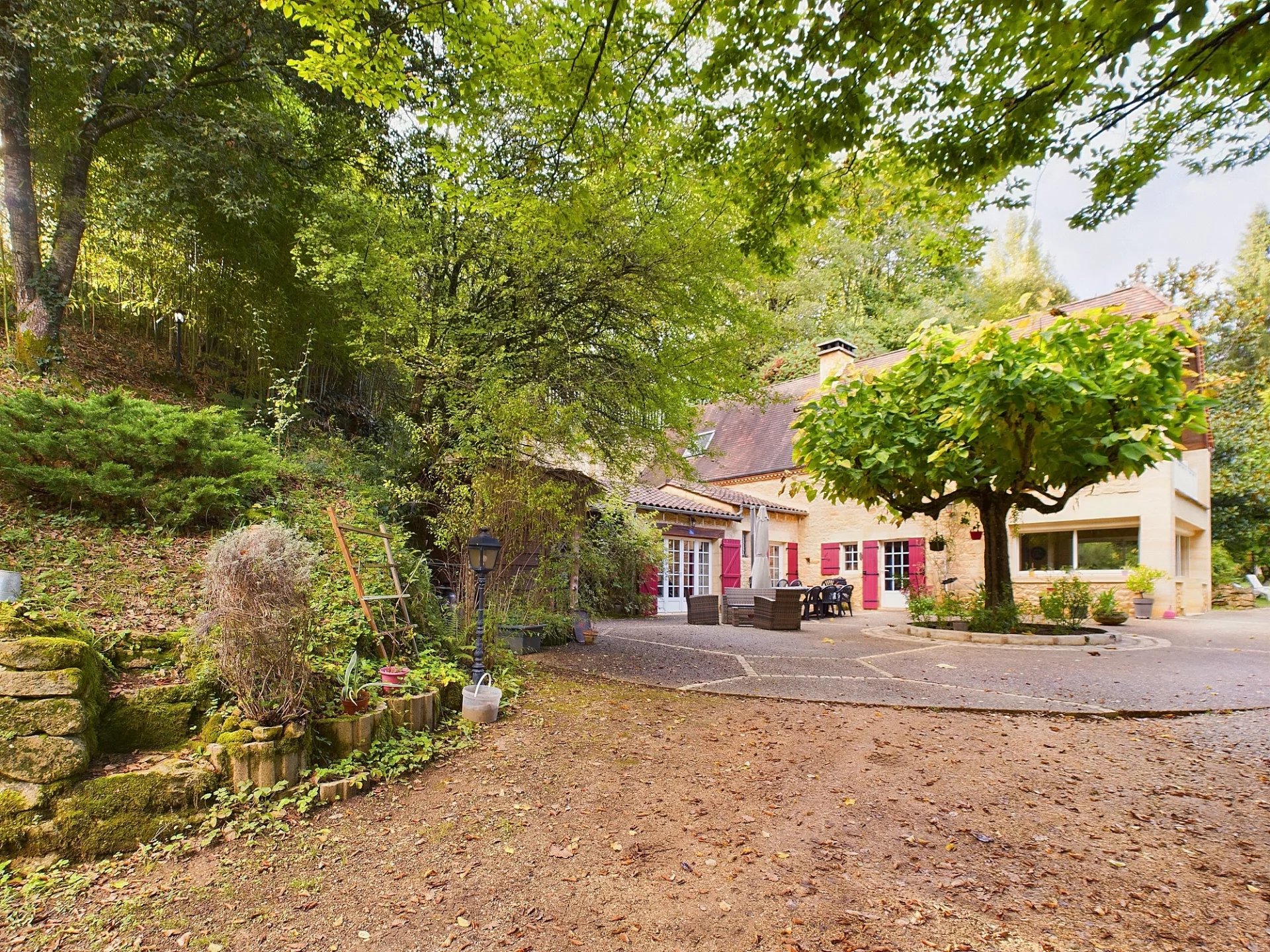 Atypical house built into the rock, surrounded by woodland, Aquitaine – France – BVI71387