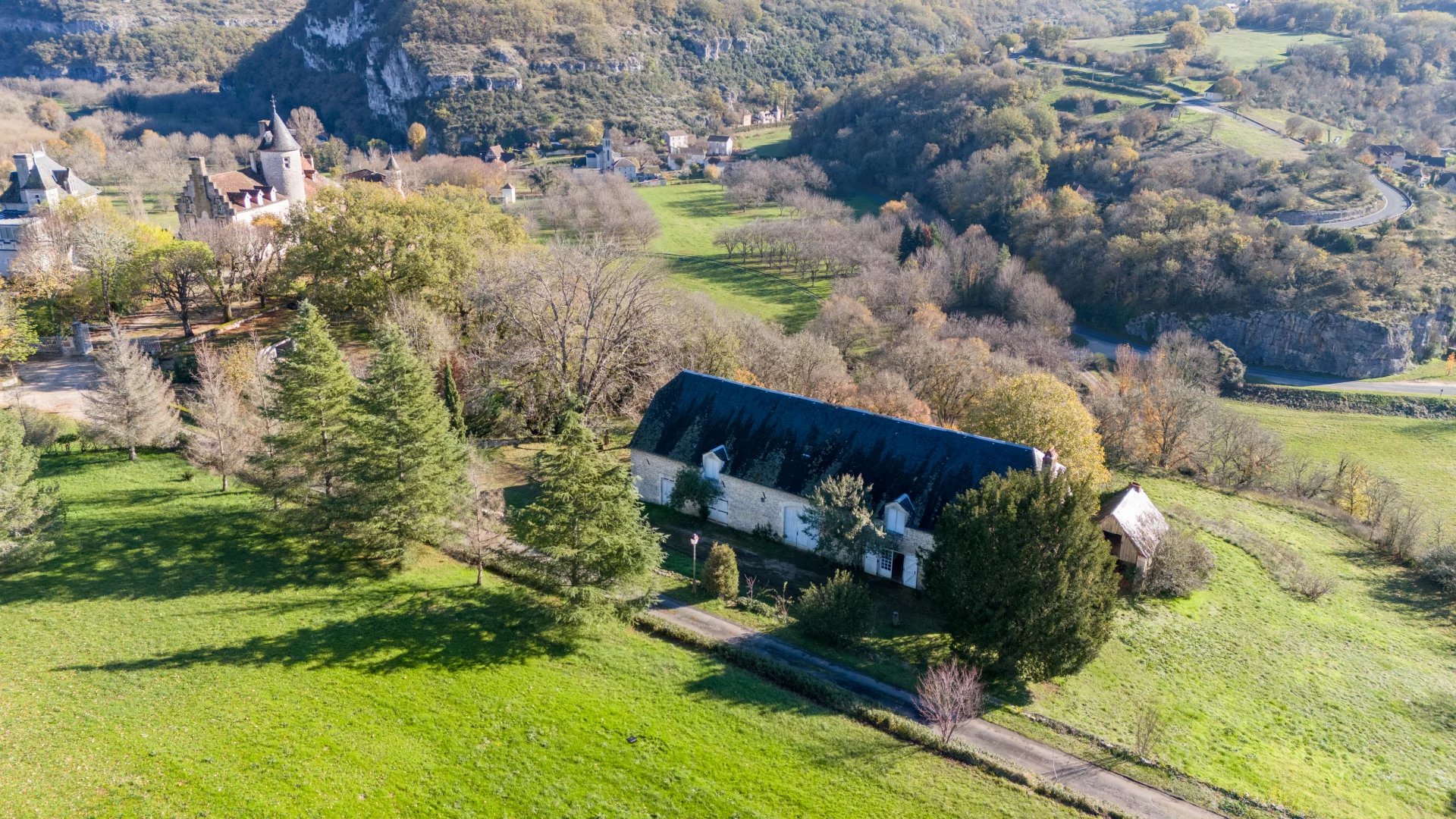 A traditional stone farmhouse with barn in an exceptional location, Midi-Pyrénées – France – BVI72488