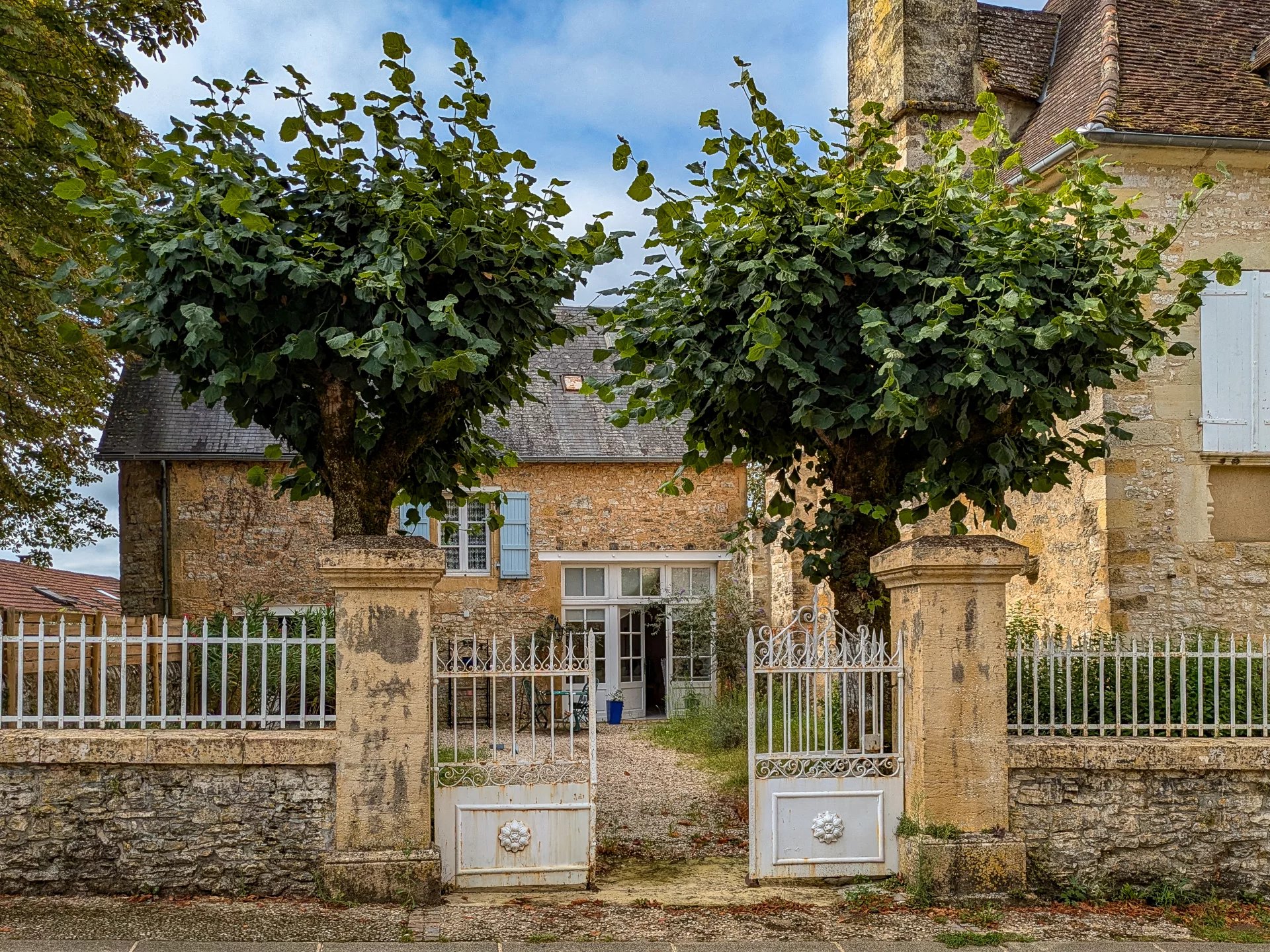 Charming 3 bedroom village house with courtyard garden, Midi-Pyrénées – France – BVI75876