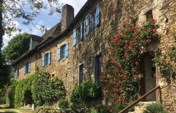 Impressive 6-bedroom property with pool, barn and spectacular views, Auvergne – France – BVI67050