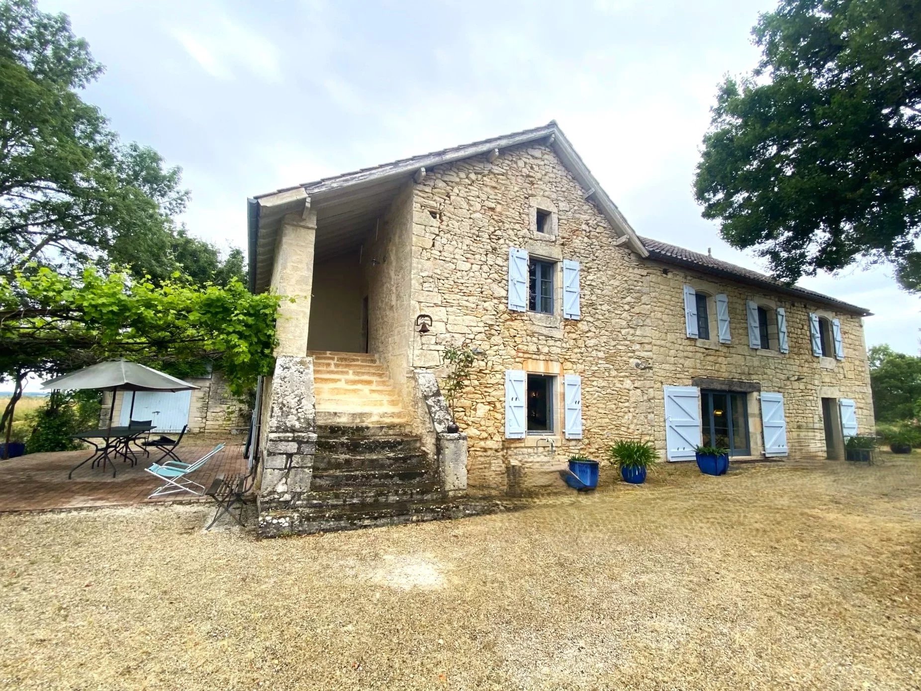 Superb, stone property dating from the 18th century, set in 9ha, Midi-Pyrénées – France – BVI75123