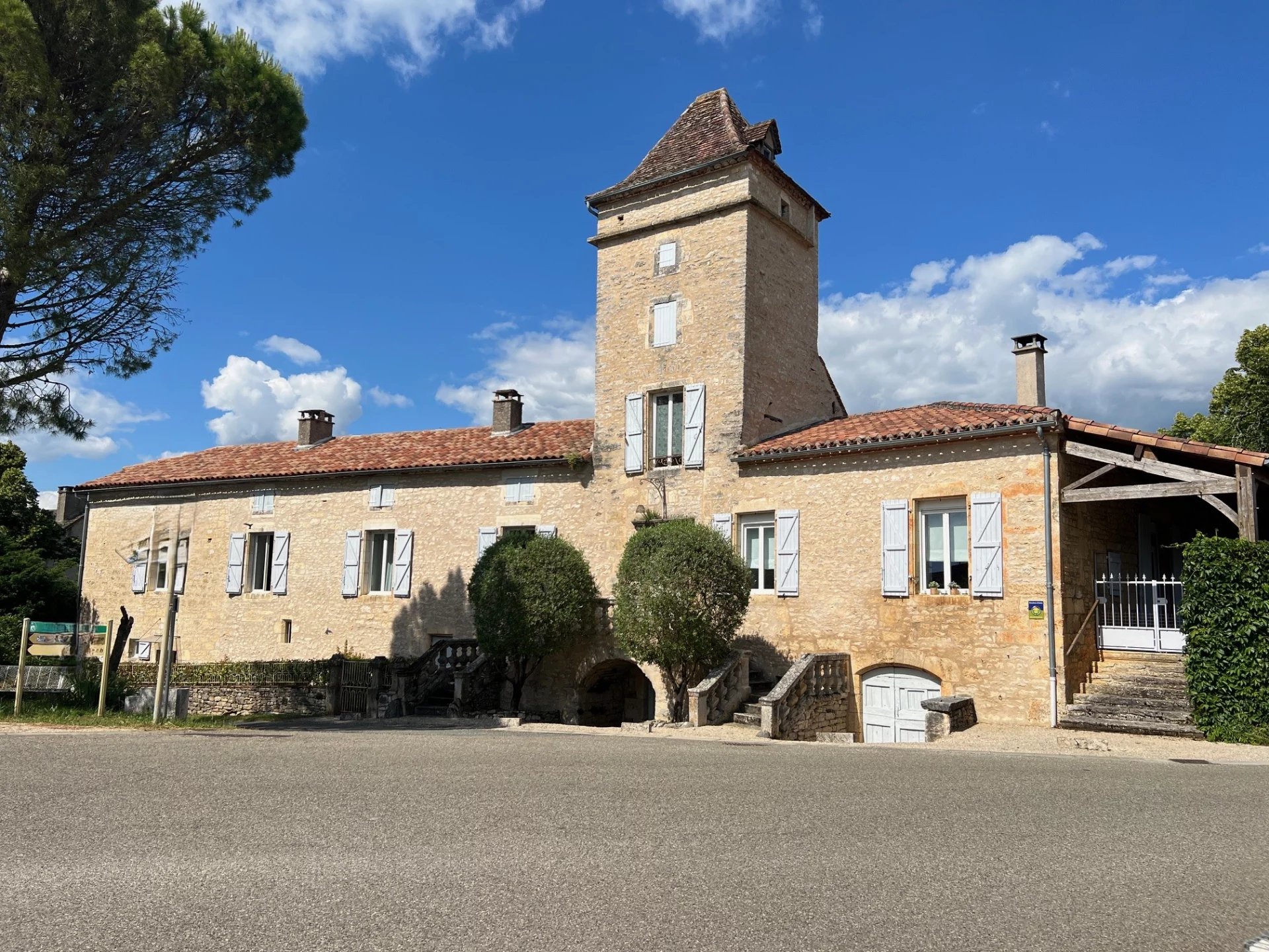 Superb stone, village house, ideal as chambre d’hôtes or large family home, Midi-Pyrénées – France – BVI74756