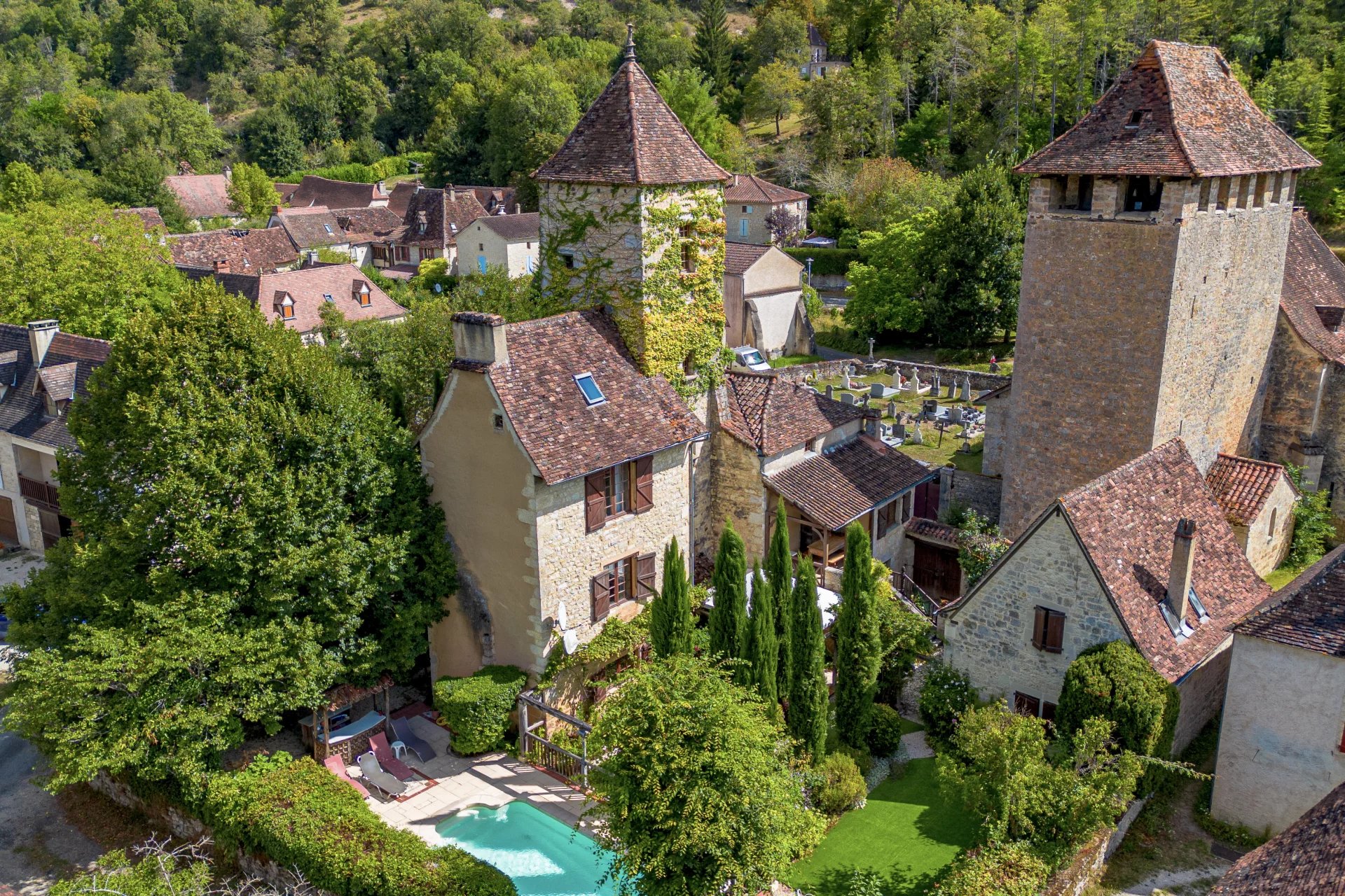 Unique in the area, templar watchtower and detached cottage, Midi-Pyrénées – France – BVI72631