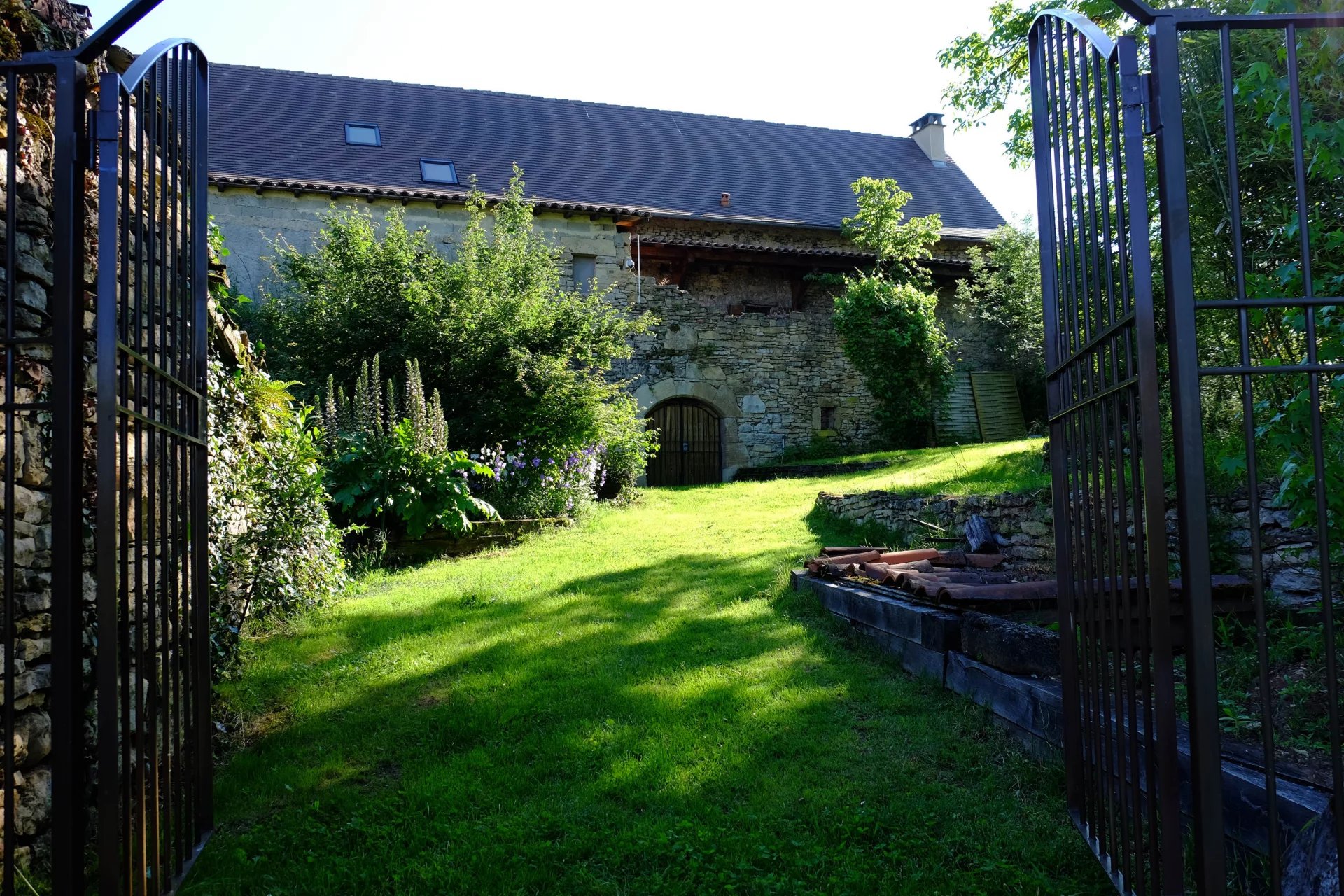Remarkable and charming ensemble dating back to 14th century, Midi-Pyrénées – France – BVI78570