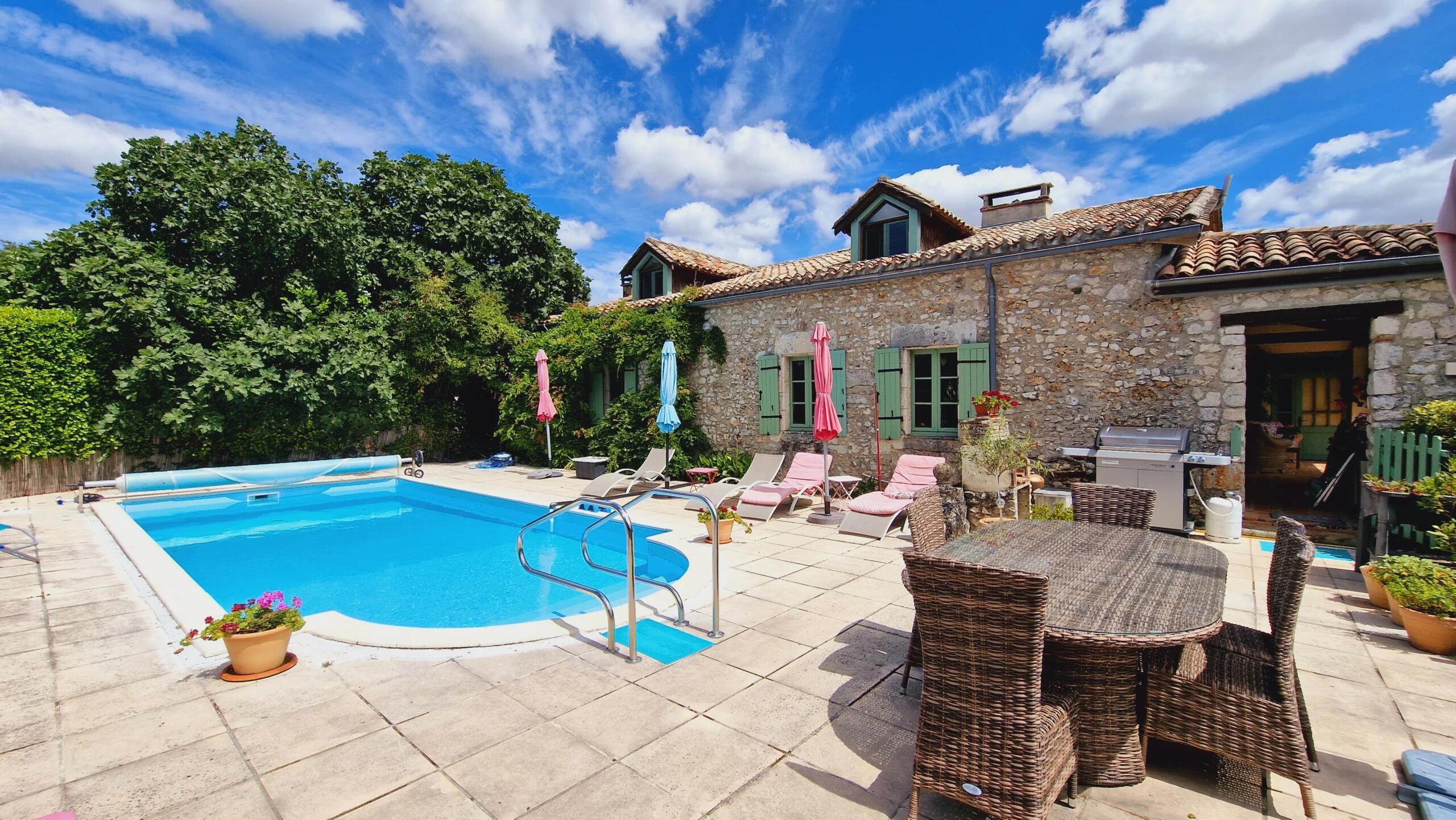 Charming 4 bed house, 2 guest cottages and a pool close to Eymet, Aquitaine – France – BVI77770