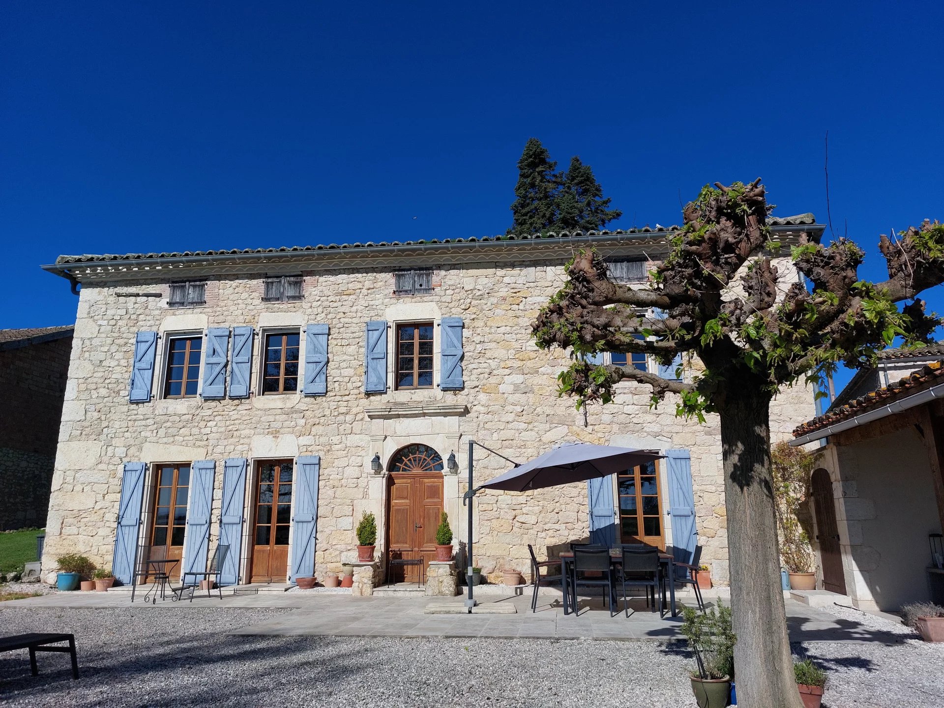 5 bedroom property with salt-water pool, 2.5 acres of land and stunning views, Midi-Pyrénées – France – BVI77746