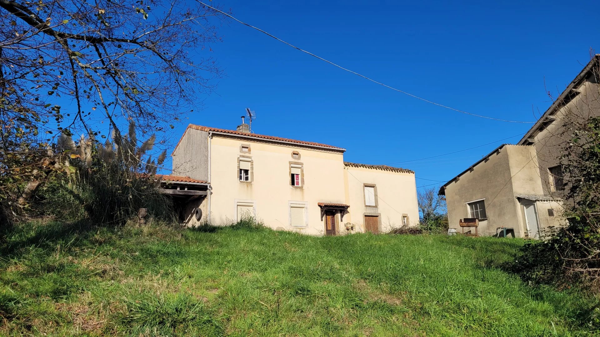 Farmhouse with outbuildings and land to renovate, Midi-Pyrénées – France – BVI79770