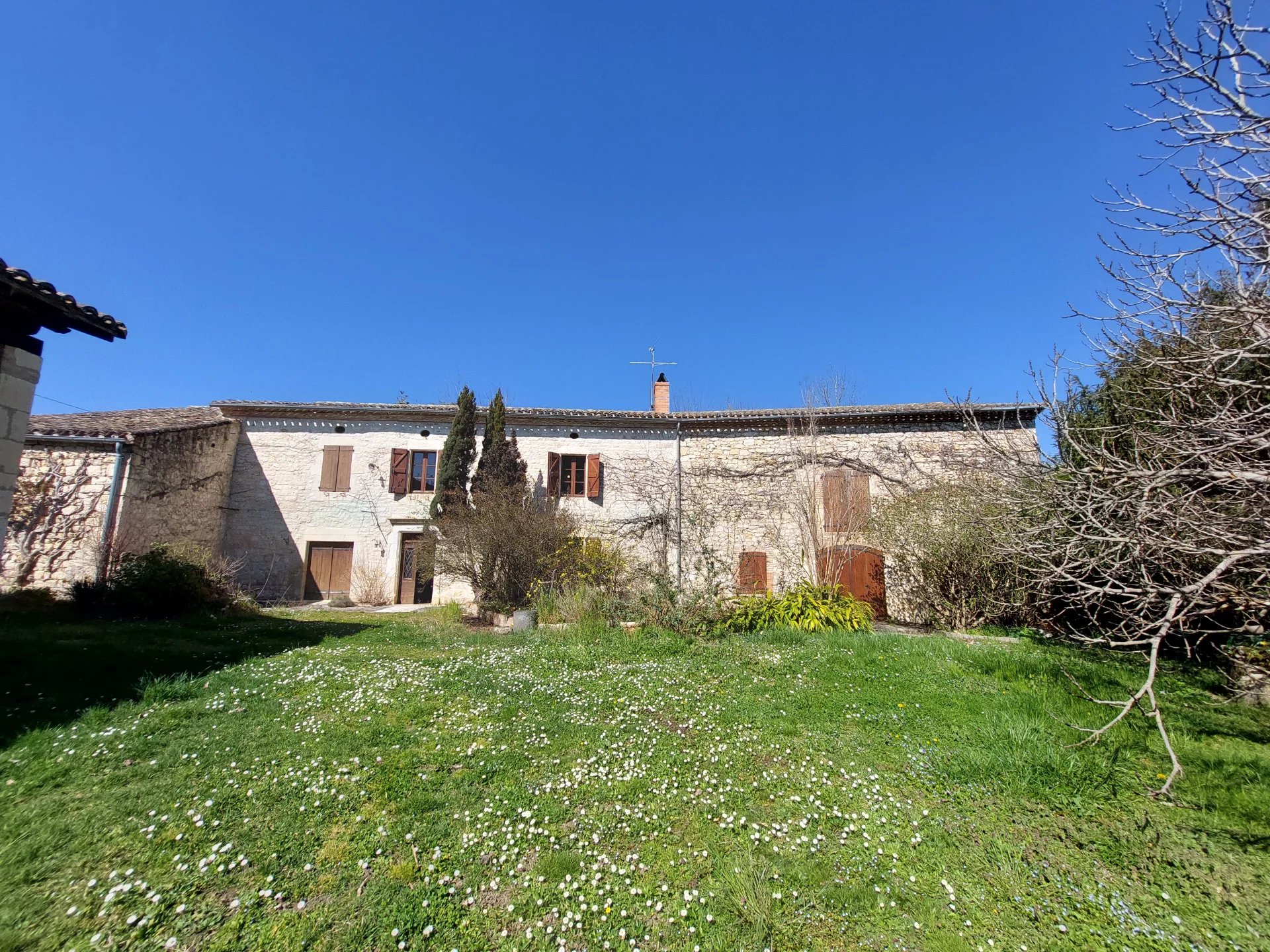Charming Country Stone Property in the Heart of the Golden Triangle, Midi-Pyrénées – France – BVI79536