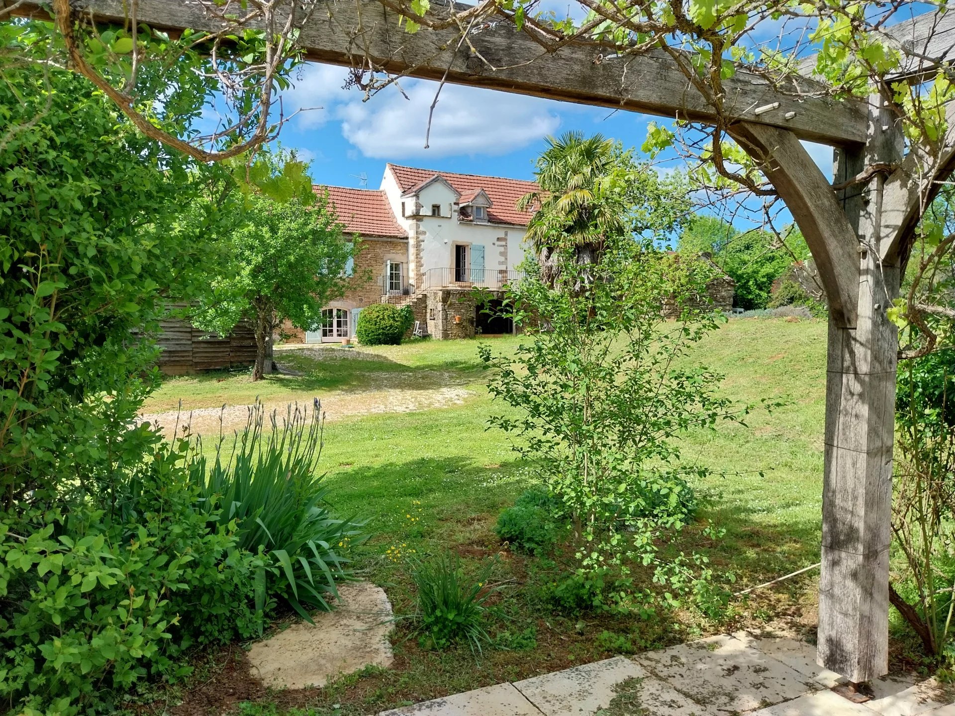 Beautifully restored stone-built 6-bedroom farmhouse, Midi-Pyrénées – France – BVI74886