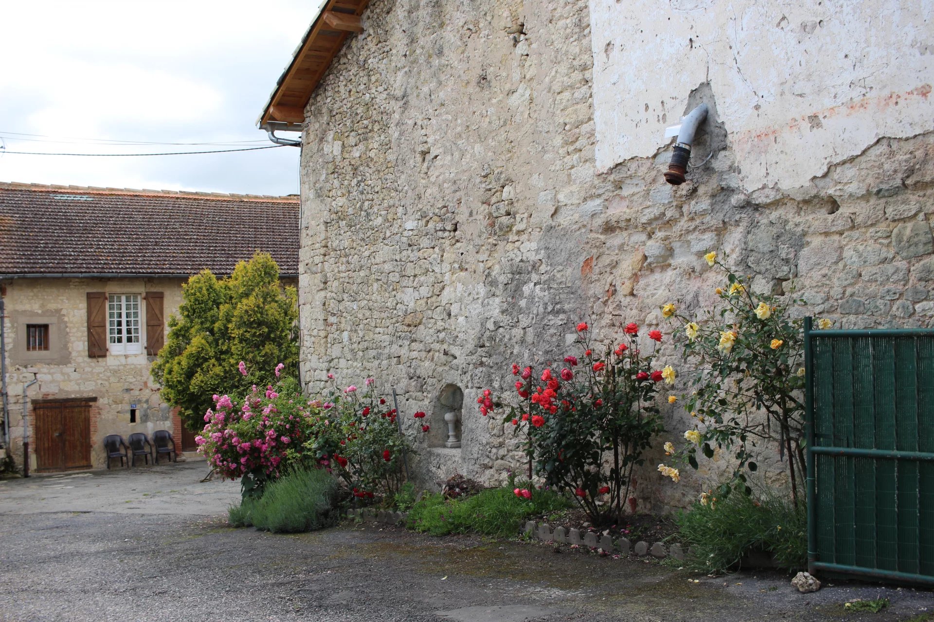 Ensemble of 3 houses with 6ha of vines, Midi-Pyrénées – France – BVI75528