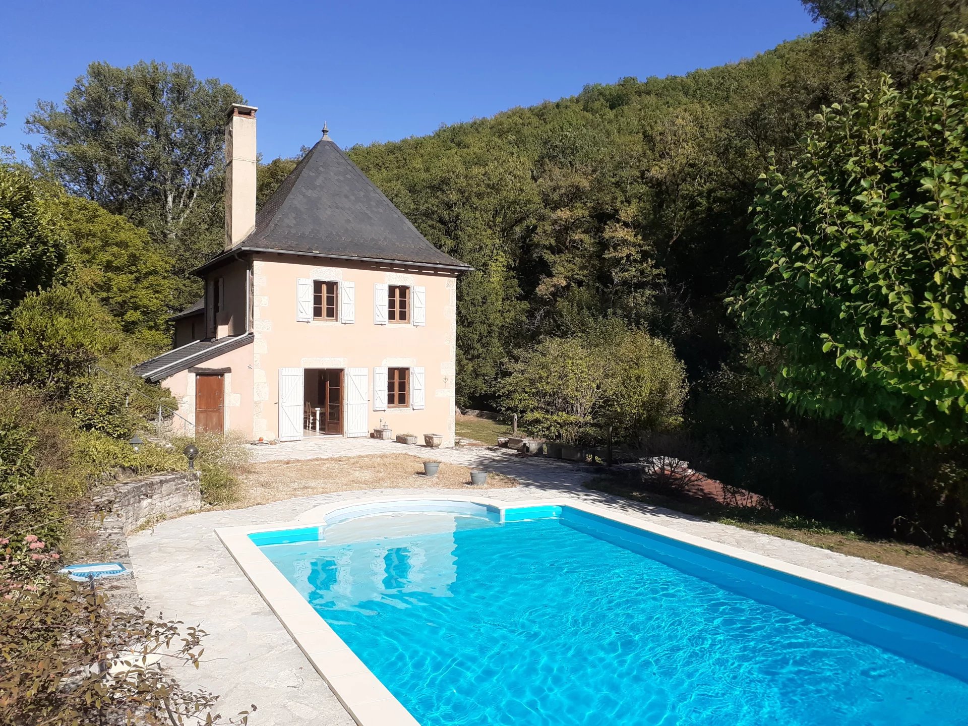 Beautifully restored 4 bedroom riverside house, Midi-Pyrénées – France – BVI61668