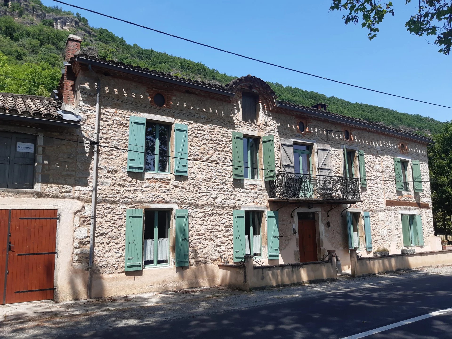 6 bed family house, with large garden,  in hamlet within walking distance of a station, Midi-Pyrénées – France – BVI69814