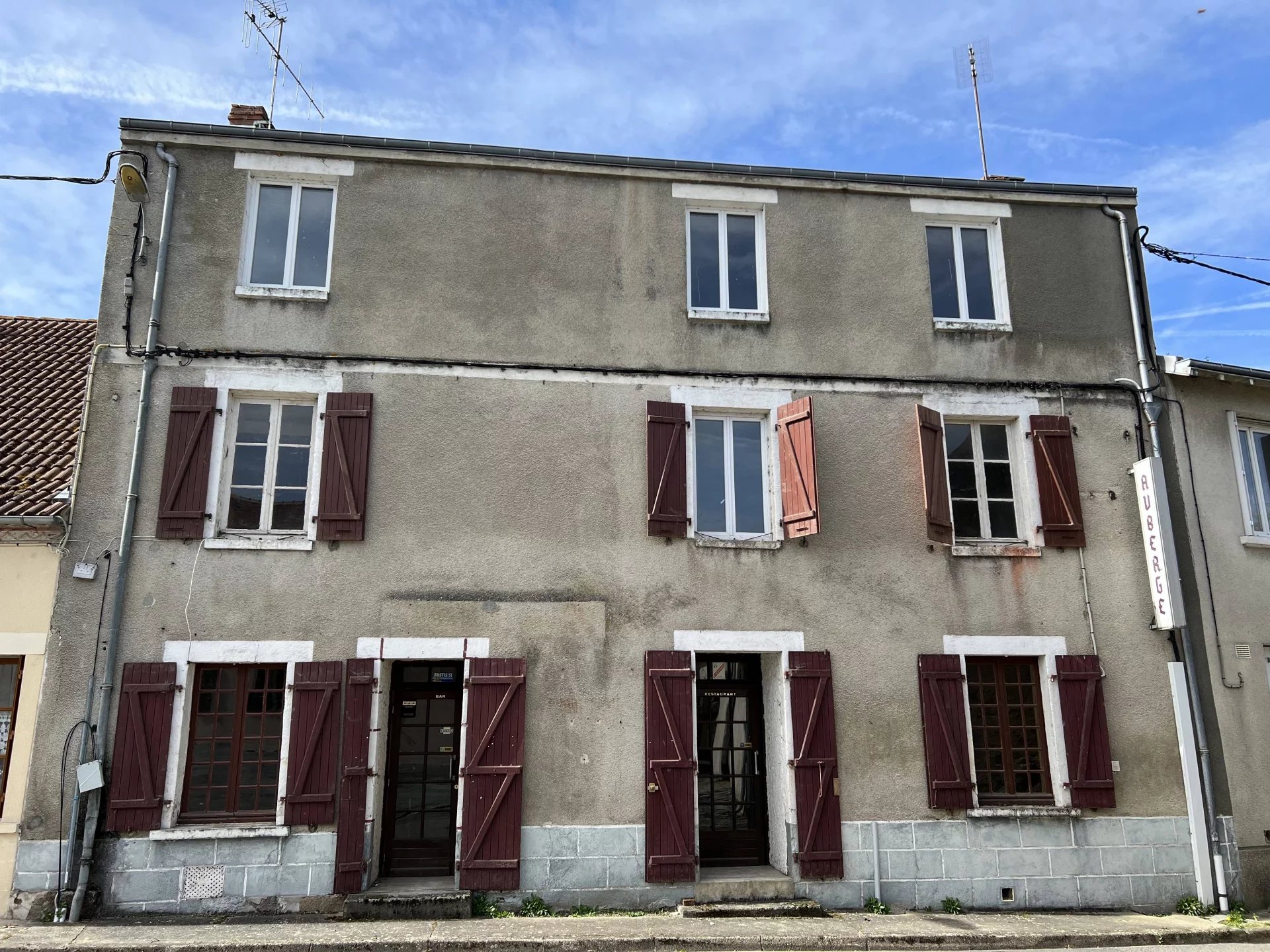 Former guest house on three floors, Limousin – France – BVI68055