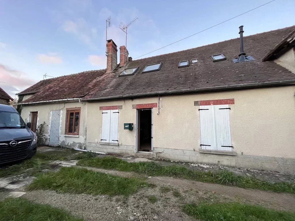 Traditional detached village house in a secluded spot, Centre – France – BVI72886