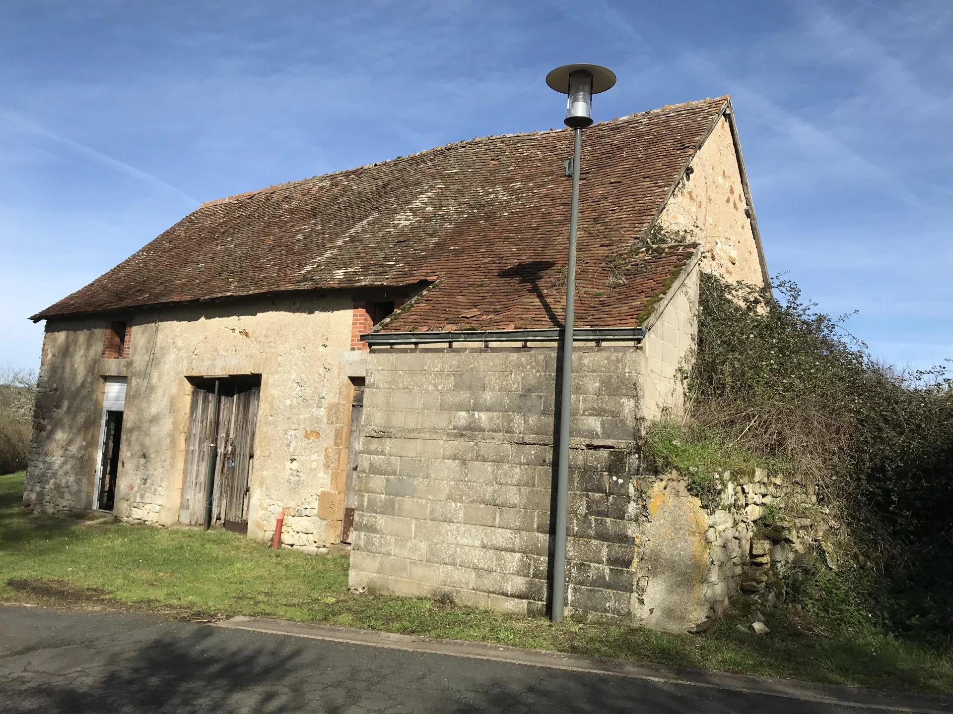 Attractive stone barn to renovate, Centre – France – BVI74326