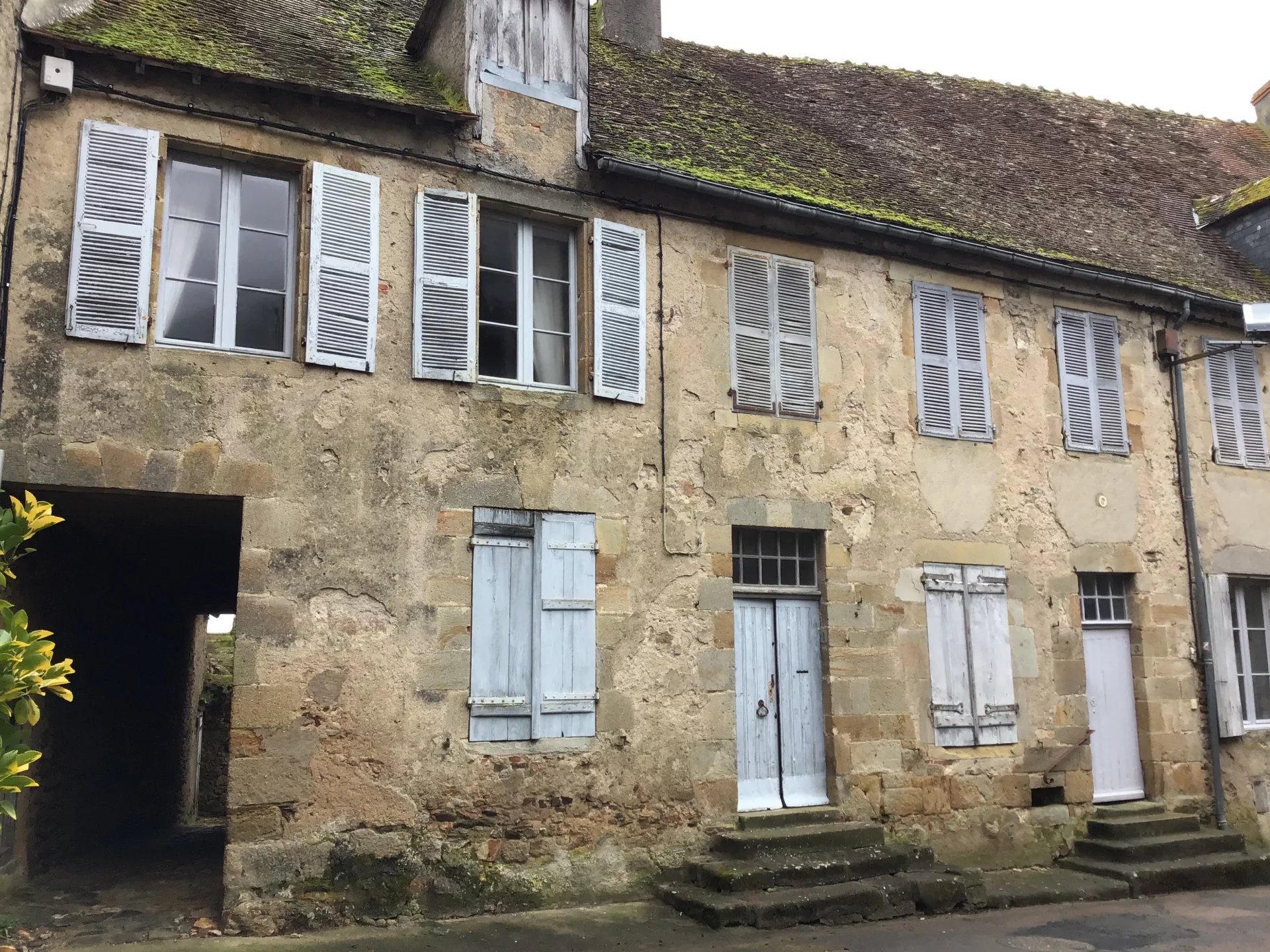 Town property in beautiful medieval setting, Centre – France – BVI79315