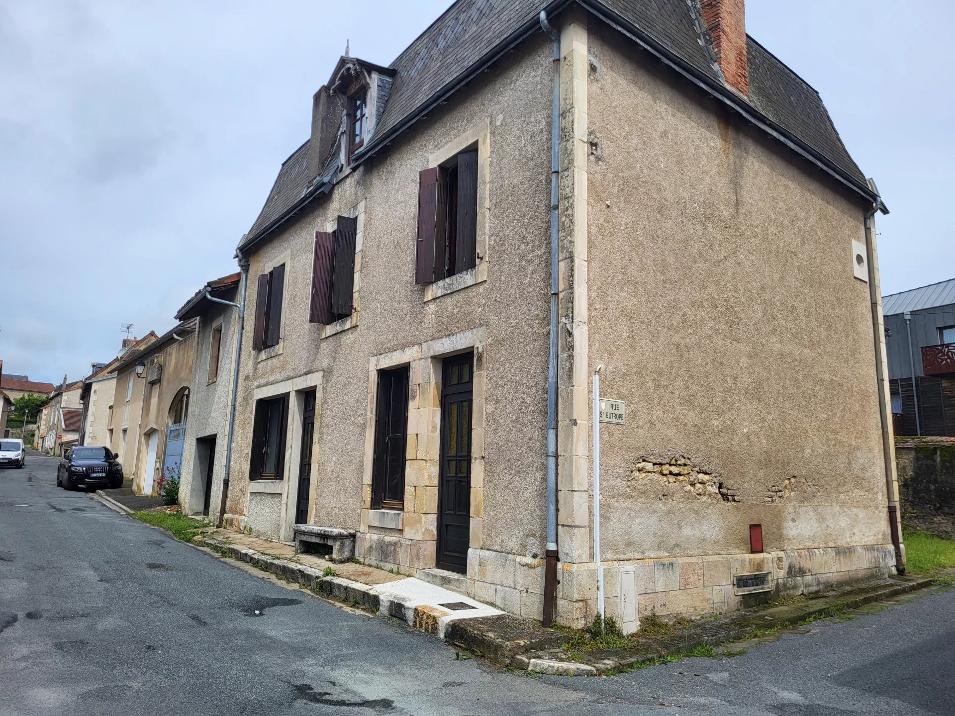 Three Bed Upgrade Project, Walking Distance from Centre of Saint Savin, Poitou-Charentes – France – BVI72259