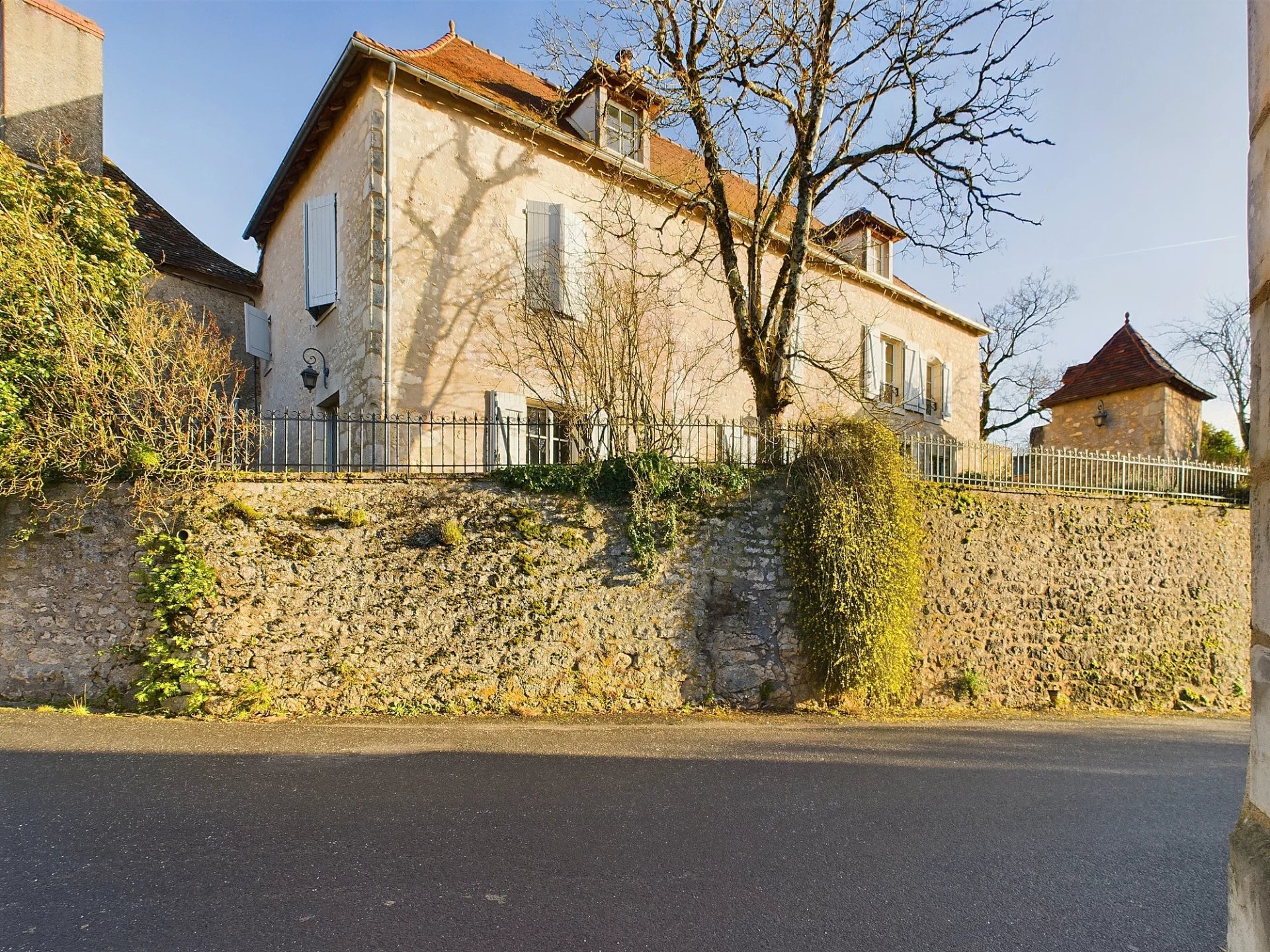 High quality property in one of most beautiful villages in France, Poitou-Charentes – France – BVI74170