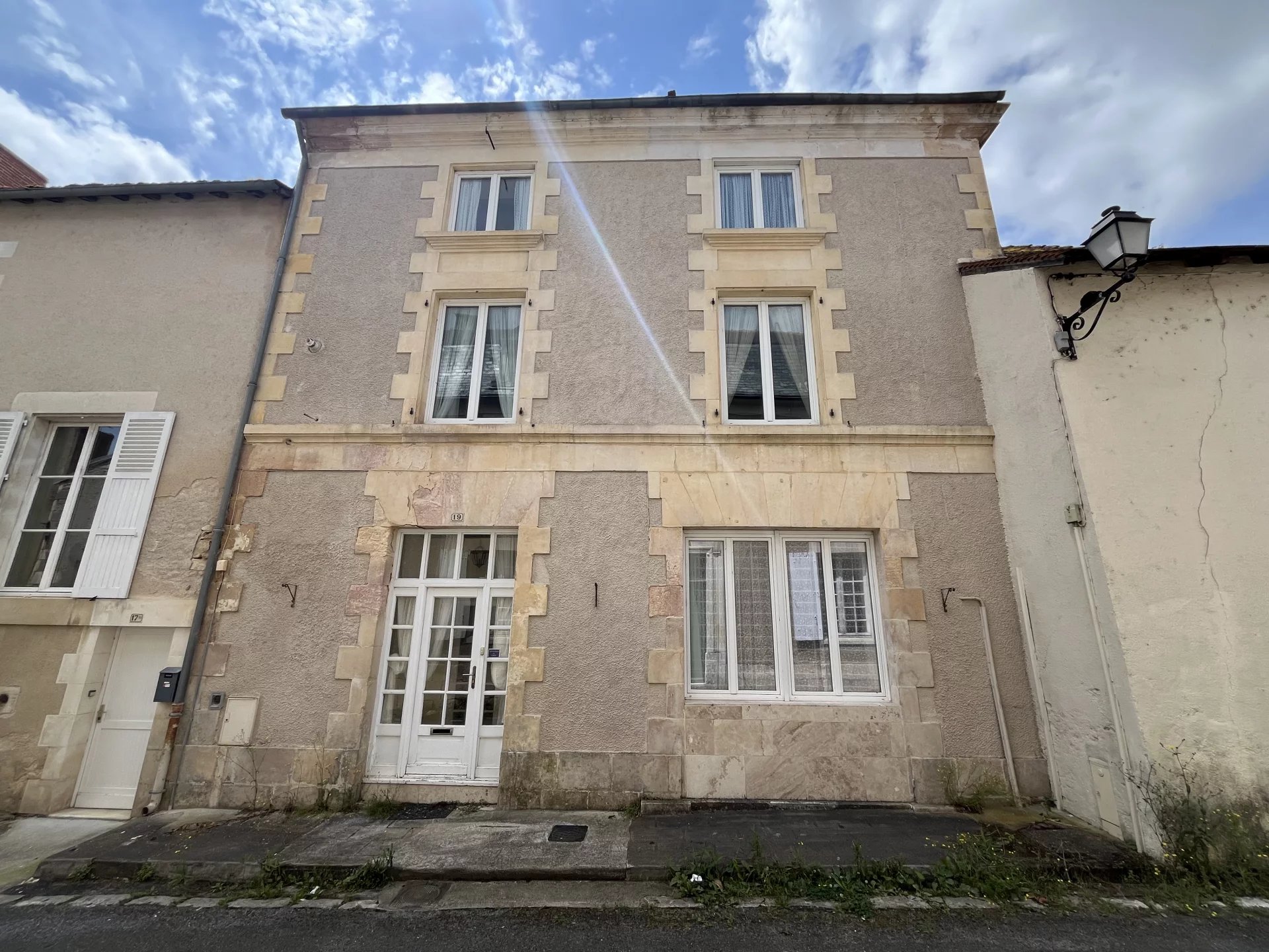 Large town house in the centre of Saint Savin, Poitou-Charentes – France – BVI76072