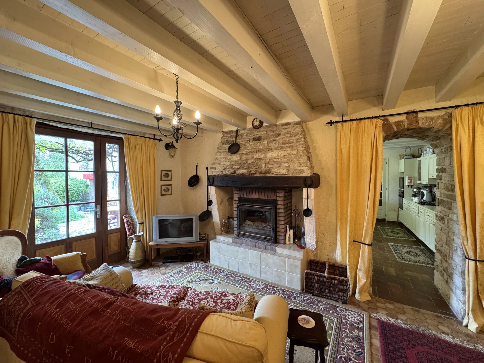 Charming country cottage with courtyard and annexe, Poitou-Charentes – France – BVI80461