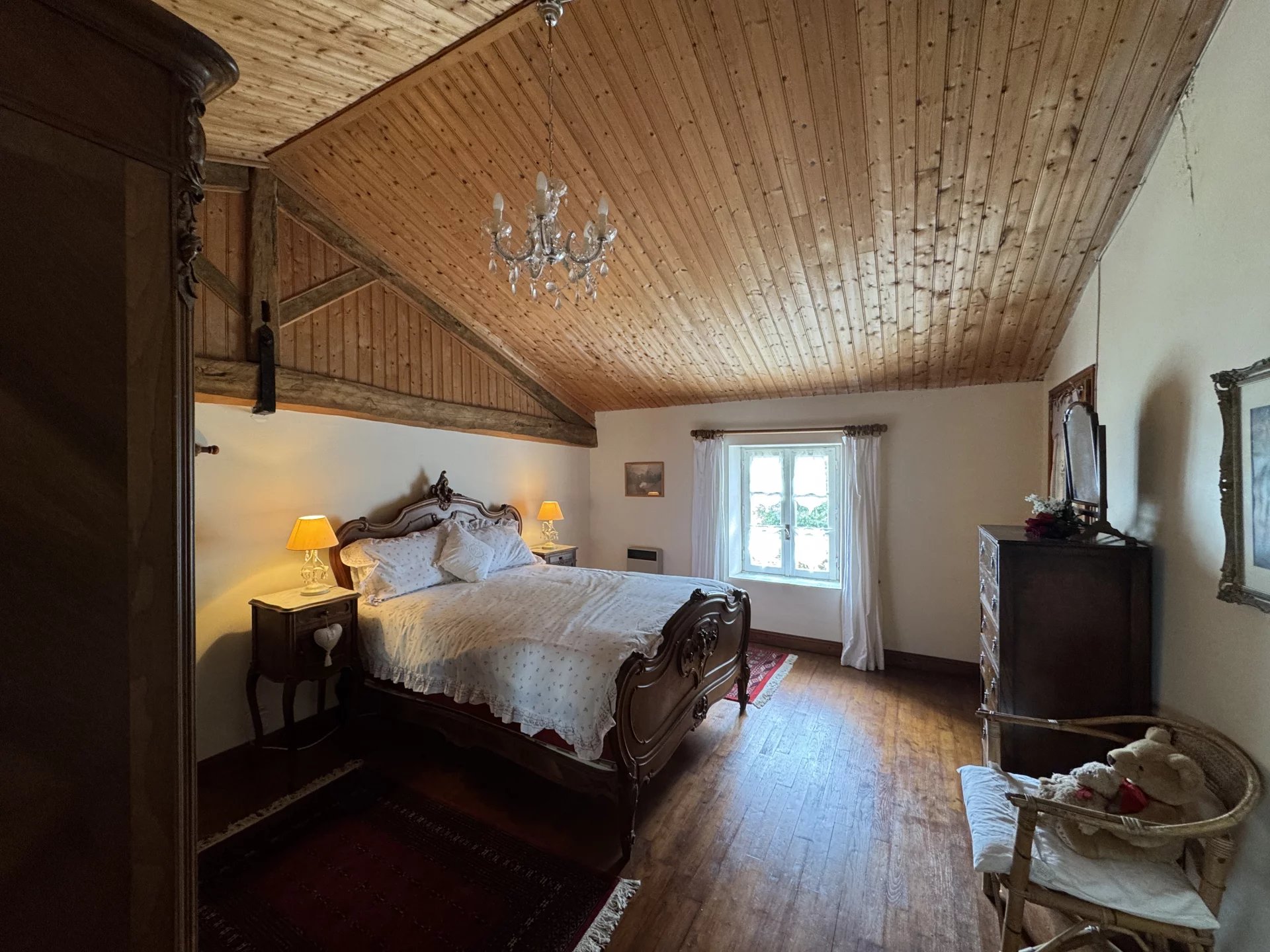 Charming country cottage with courtyard and annexe, Poitou-Charentes – France – BVI80461