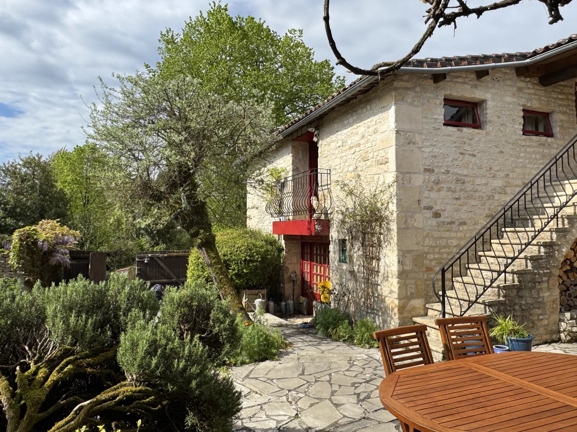 Charming country cottage with courtyard and annexe, Poitou-Charentes – France – BVI80461