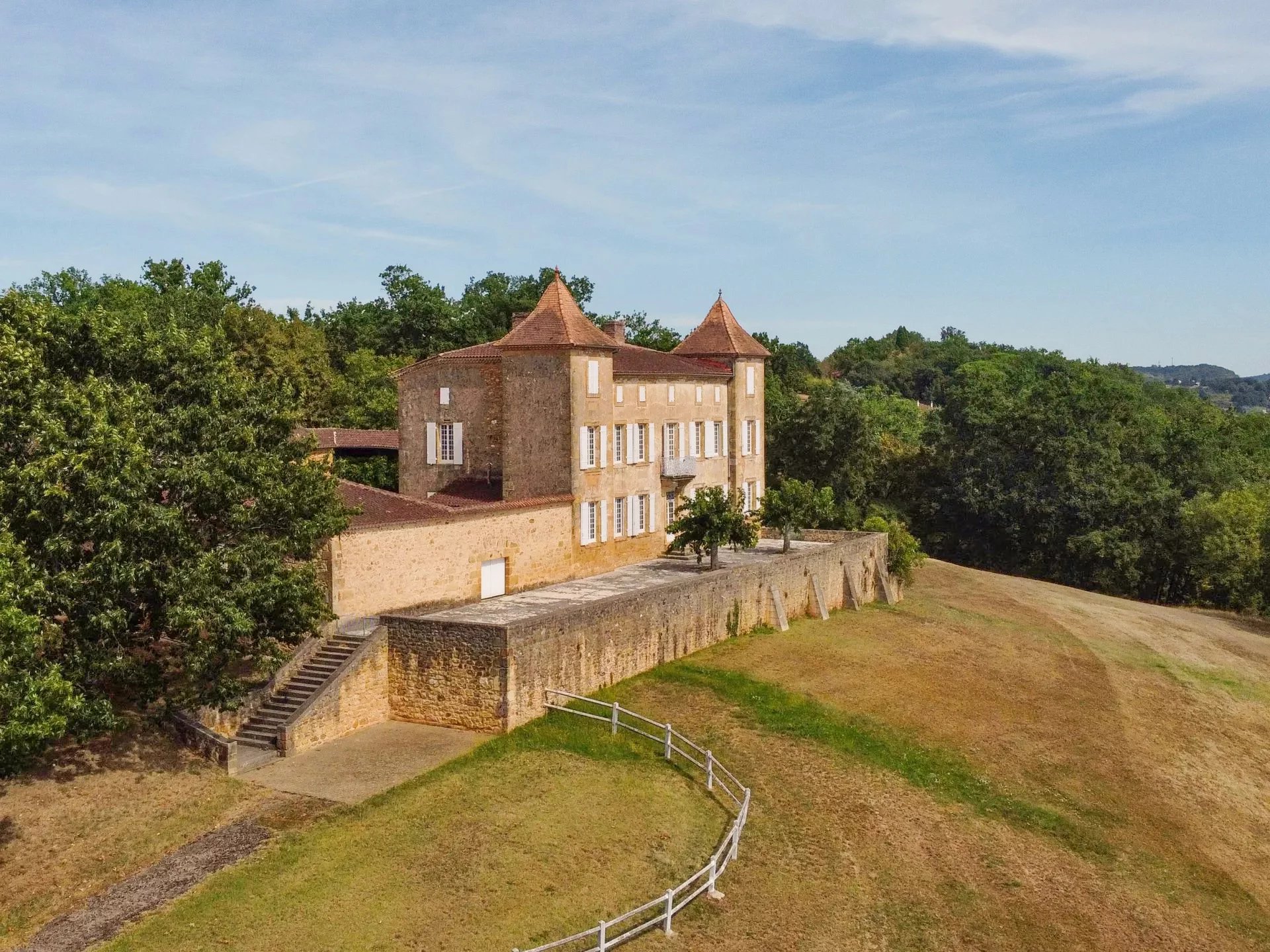 Beautiful small chateau and its estate overlooking the Lot valley, Aquitaine – France – BVI66582