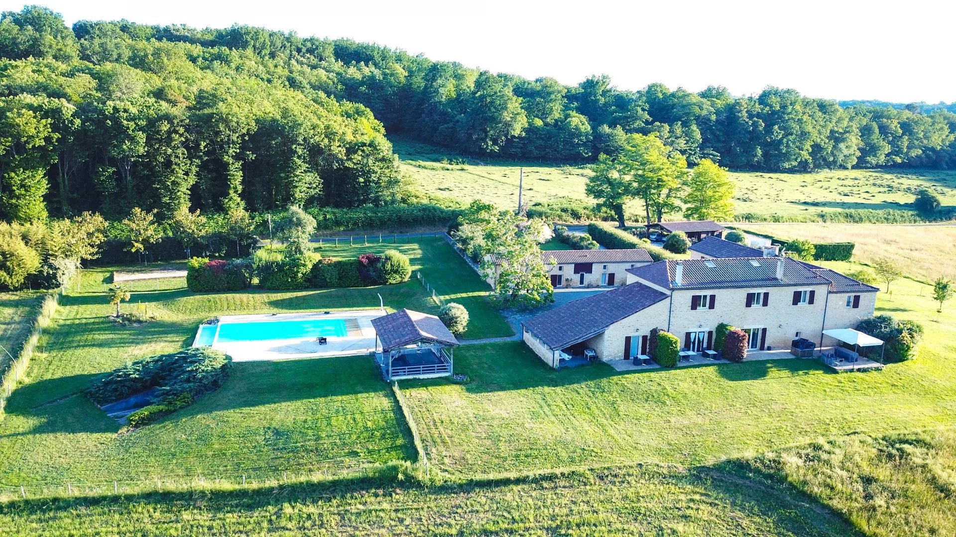 Beautiful property with swimming pool in the Perigord Noir, Aquitaine – France – BVI76689