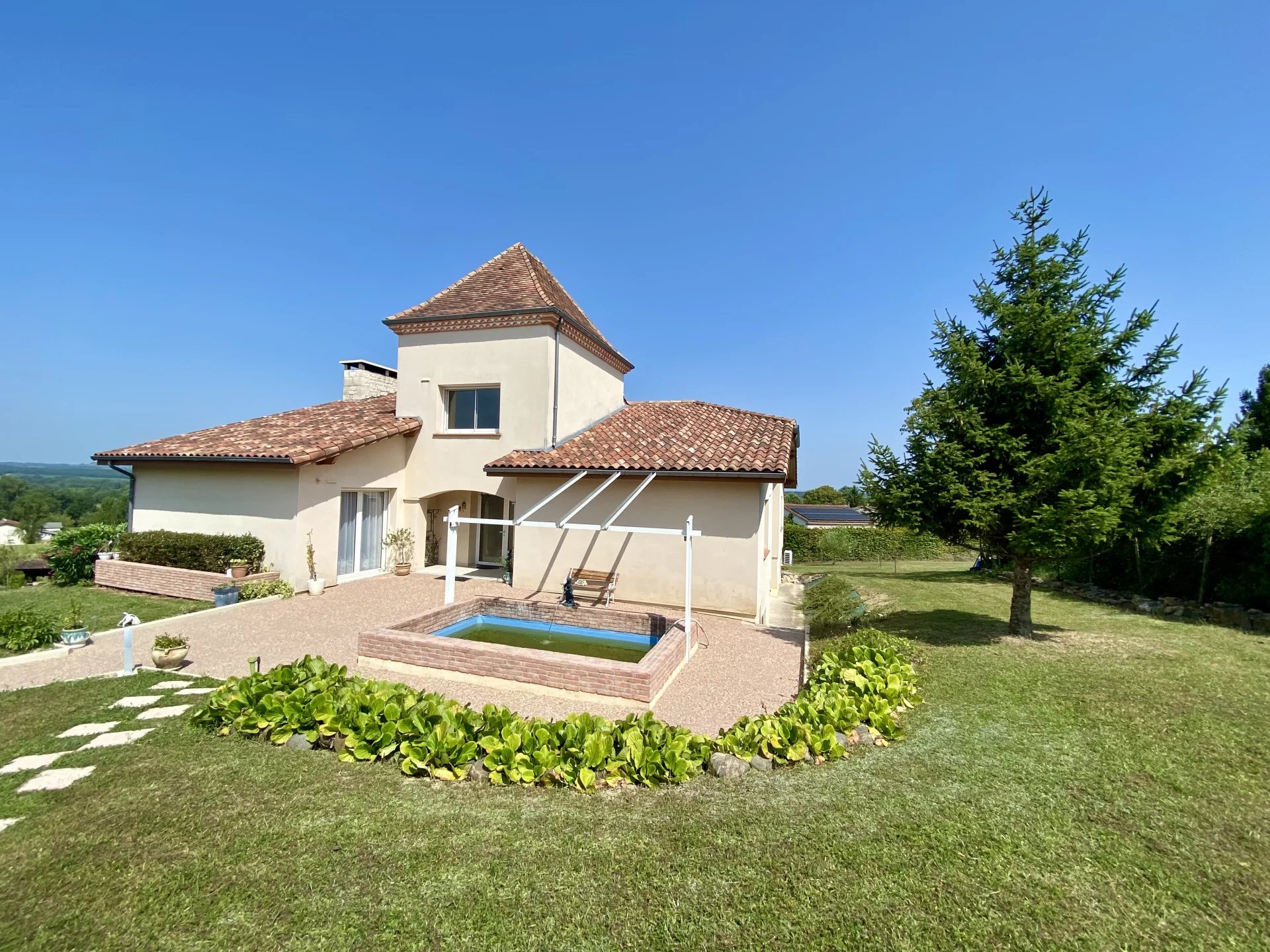 Stunning home in the heart of Castillonnès, Aquitaine – France – BVI74591
