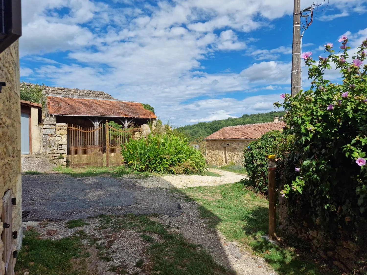 Lovely project in a lovely village with bar –  building to renovate with garden, Aquitaine – France – BVI71999
