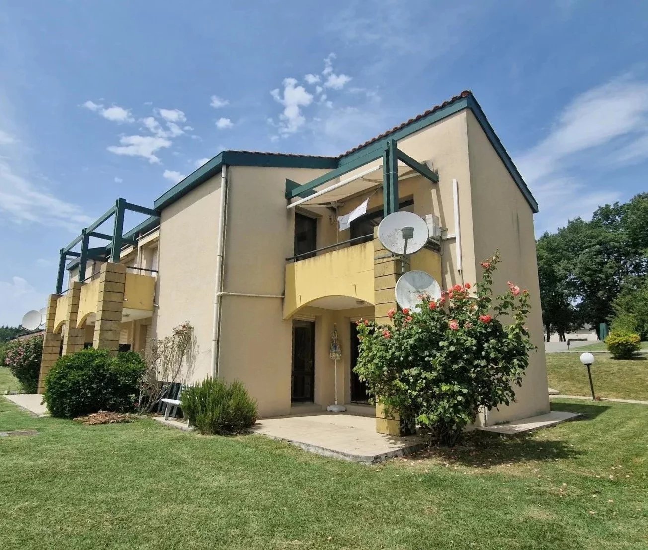 Ground-floor apartment with spectacular golf course  views, Aquitaine – France – BVI76631