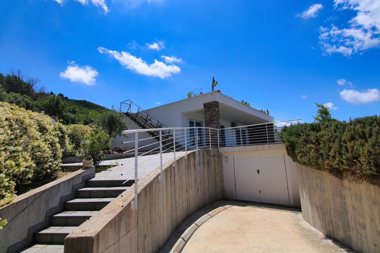 Agropoli, the sea, tranquility and privacy in the modern terraced villa – V003151