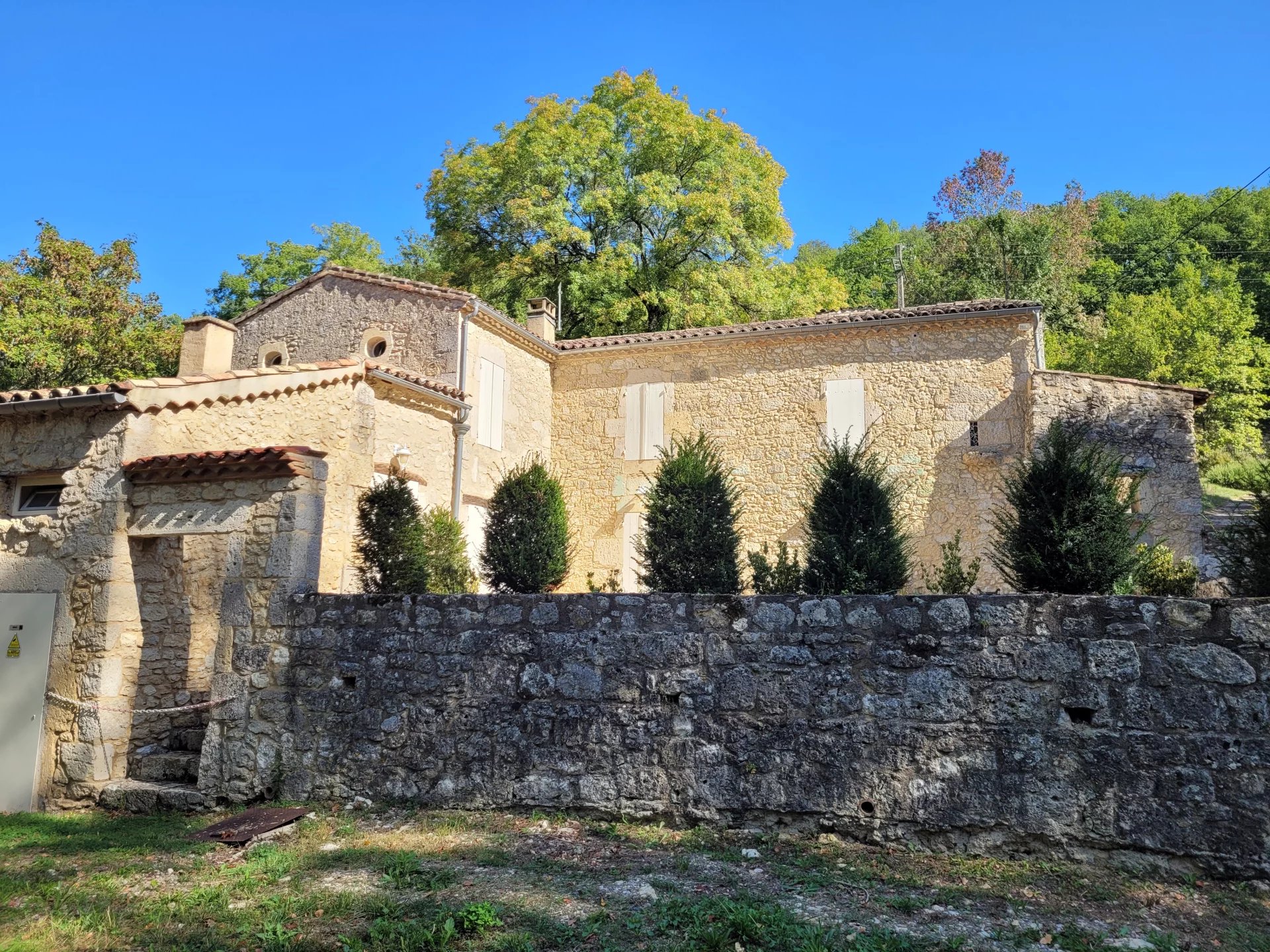 Charming country stone house with tennis court, pool and land, Aquitaine – France – BVI72943